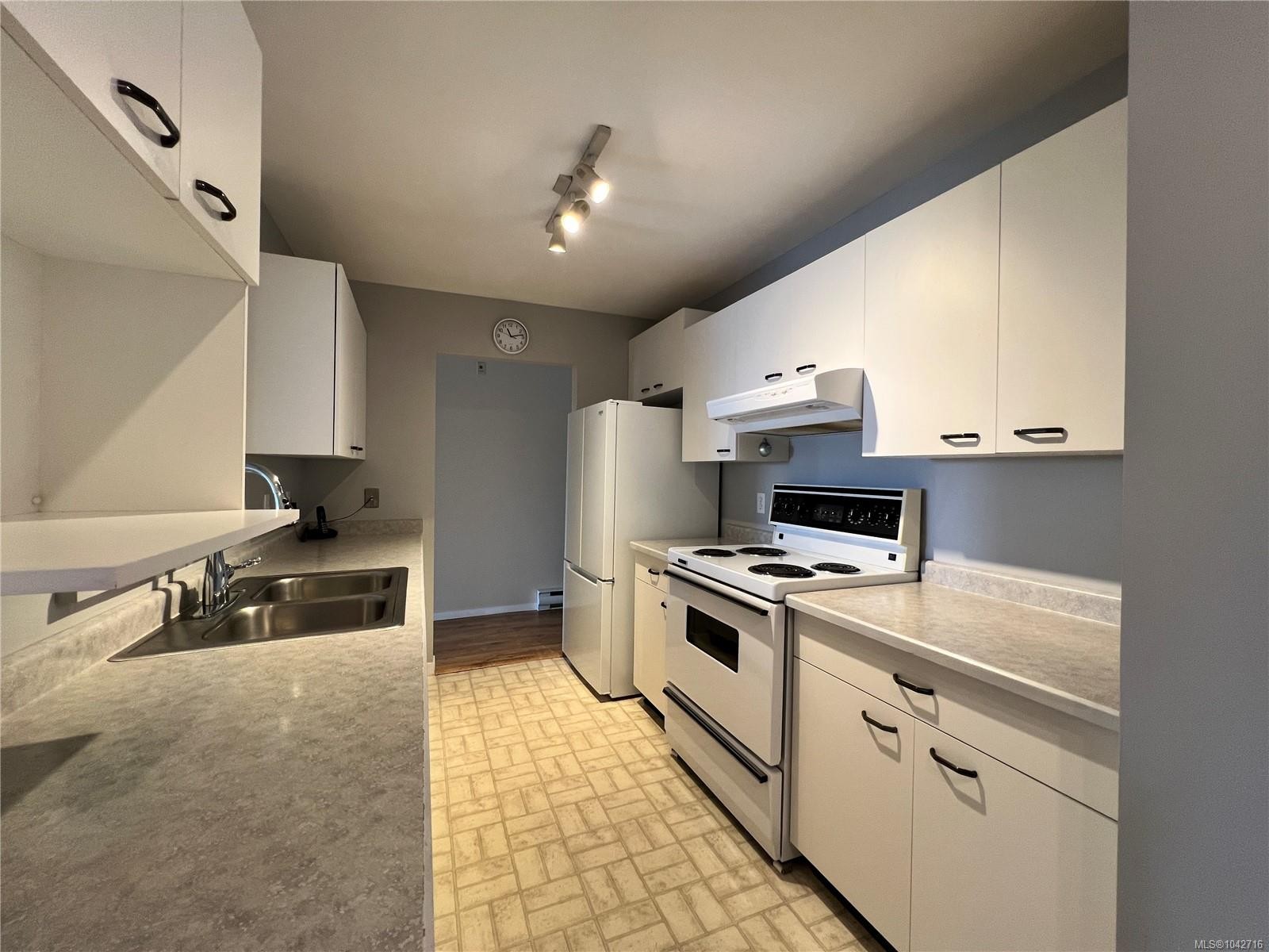#202-9958 Daniel St, Chemainus, BC