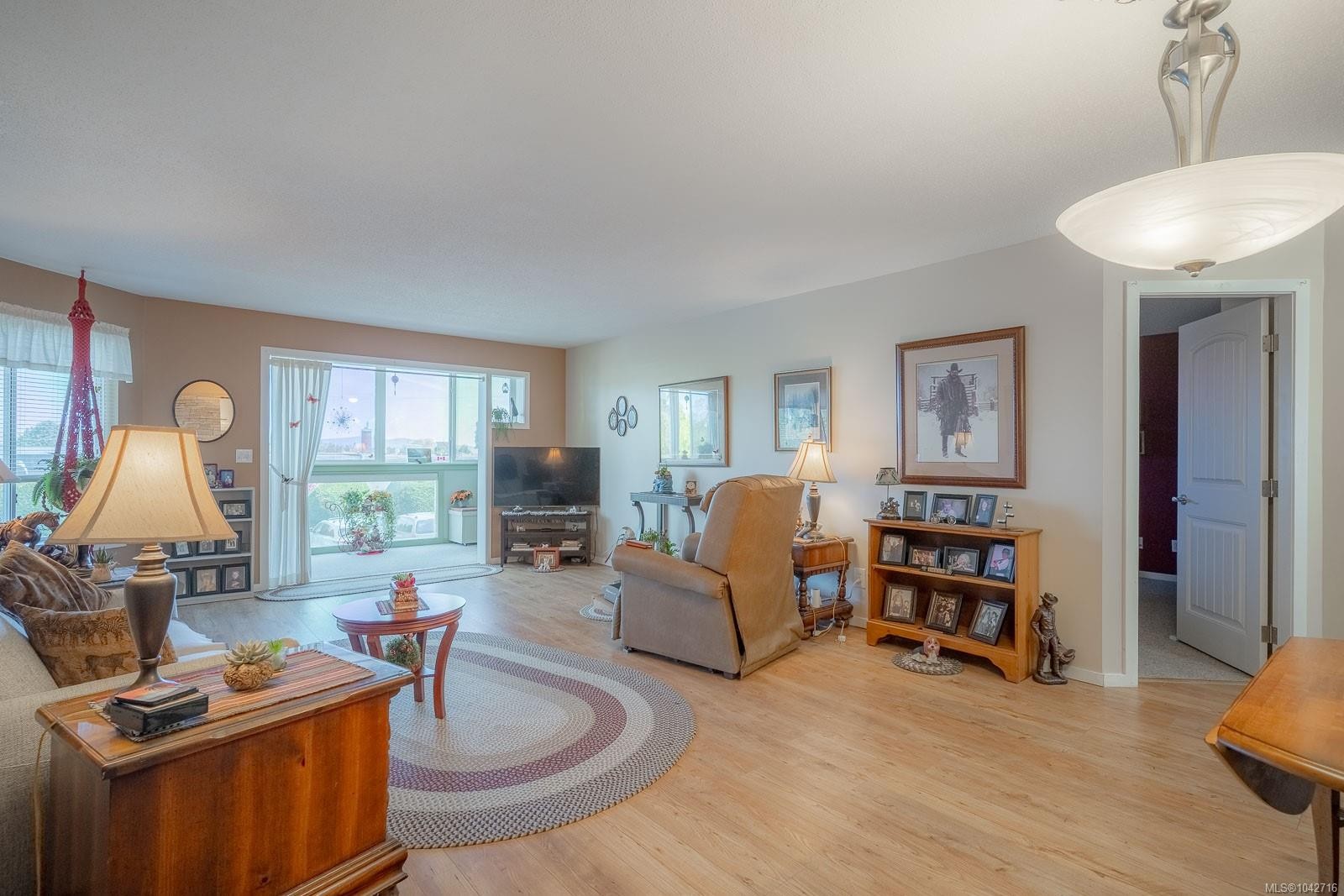 #202-9958 Daniel St, Chemainus, BC