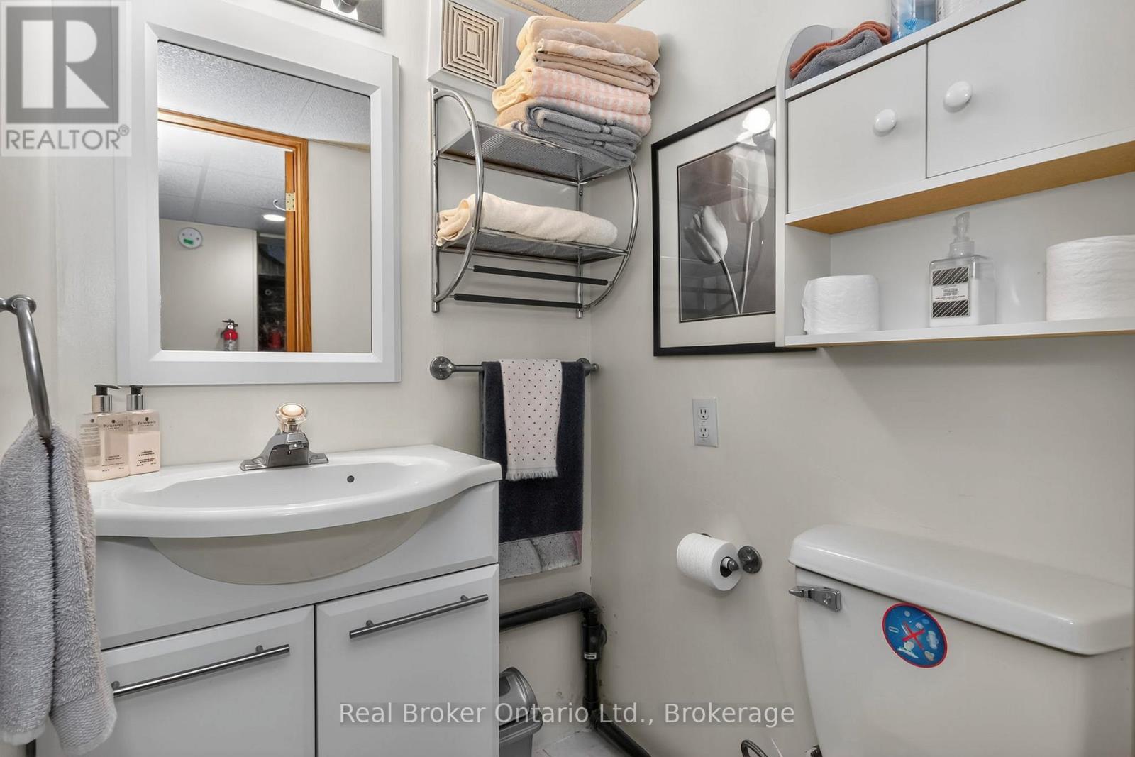 417 Pheasant Lane, Midland, ON - Indoor Photo Showing Bathroom