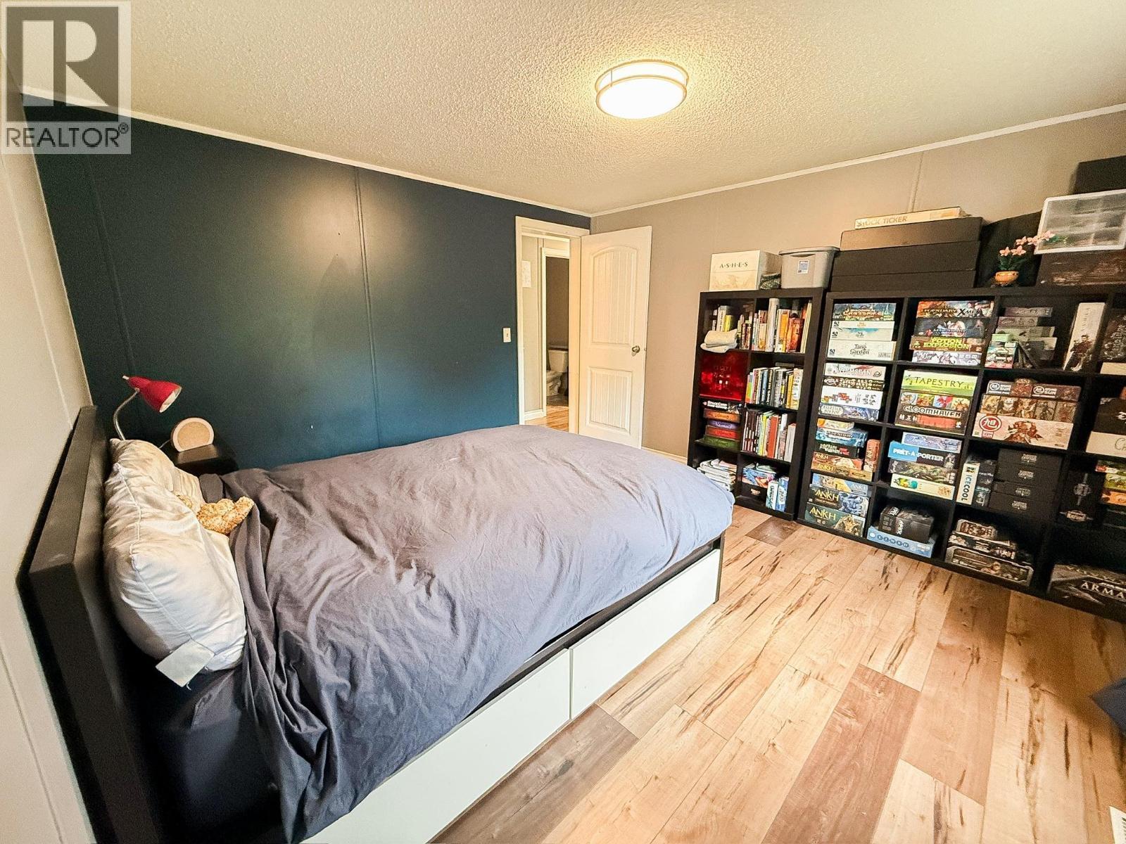 9805 E 98 Avenue, Taylor, BC - Indoor Photo Showing Bedroom