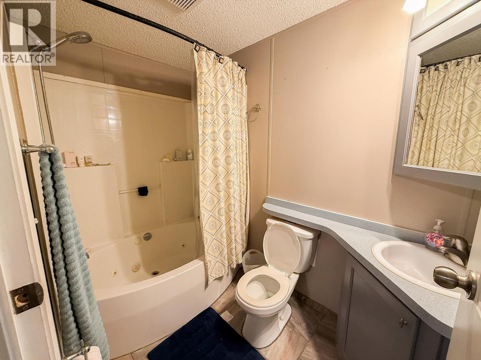 9805 E 98 Avenue, Taylor, BC - Indoor Photo Showing Bathroom