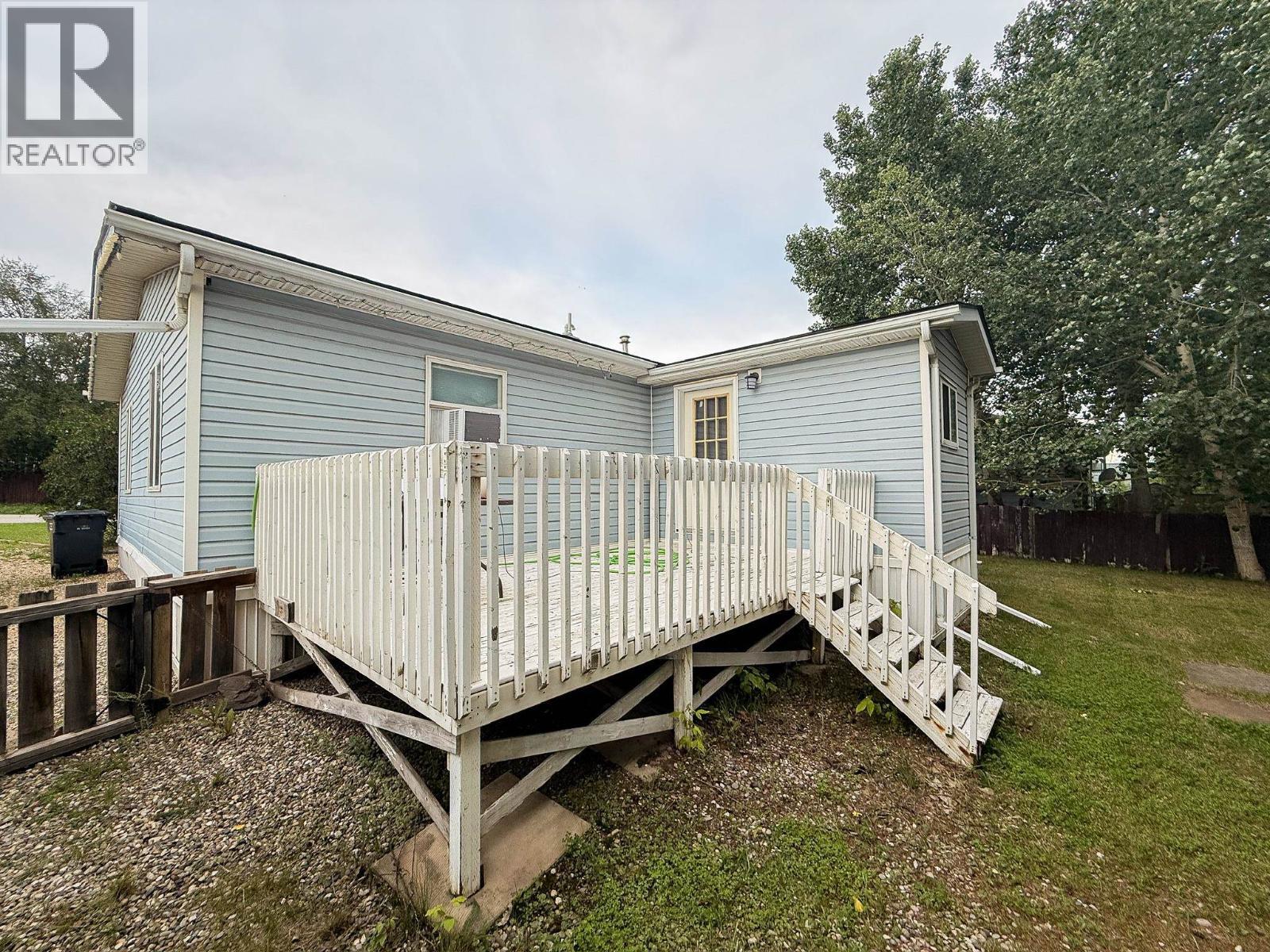 9805 E 98 Avenue, Taylor, BC - Outdoor With Deck Patio Veranda With Exterior