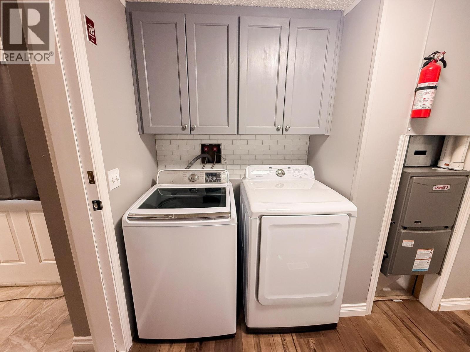 9805 E 98 Avenue, Taylor, BC - Indoor Photo Showing Laundry Room