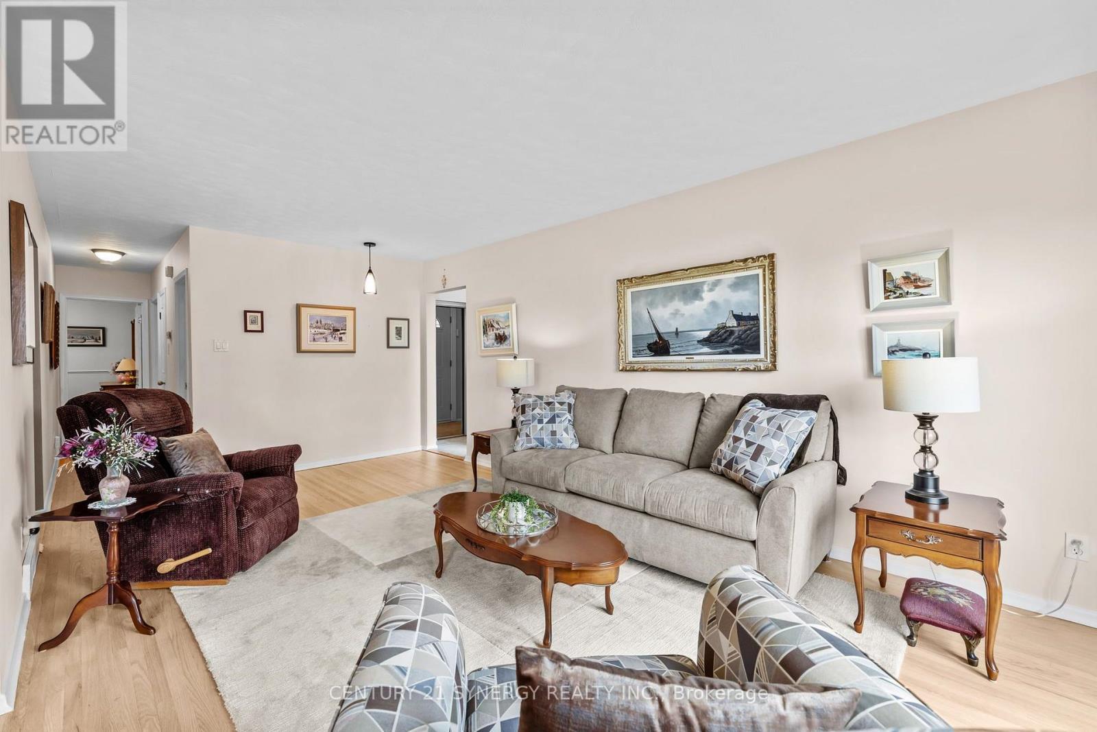 2201 Haig Drive, Ottawa, ON - Indoor Photo Showing Living Room