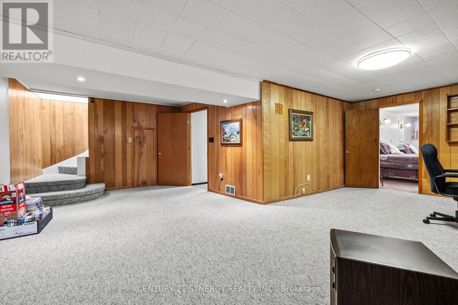 2201 Haig Drive, Ottawa, ON - Indoor