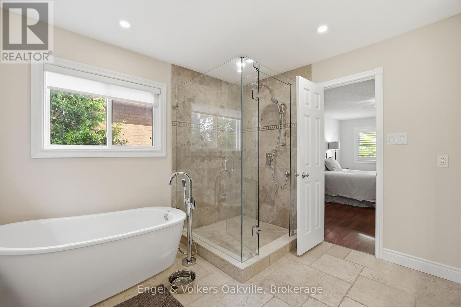 1245 Creekside Drive, Oakville (Wc Wedgewood Creek), ON