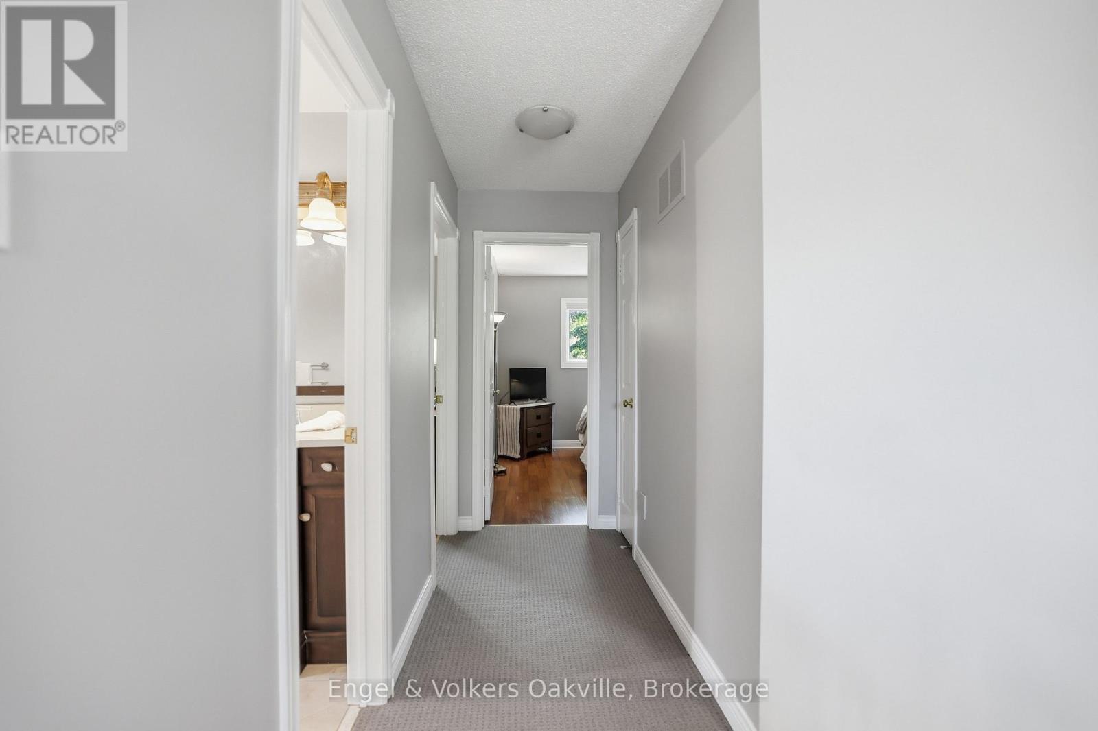 1245 Creekside Drive, Oakville (Wc Wedgewood Creek), ON