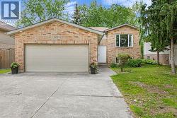2225 LONGFELLOW AVENUE Windsor, ON N9B 3J7