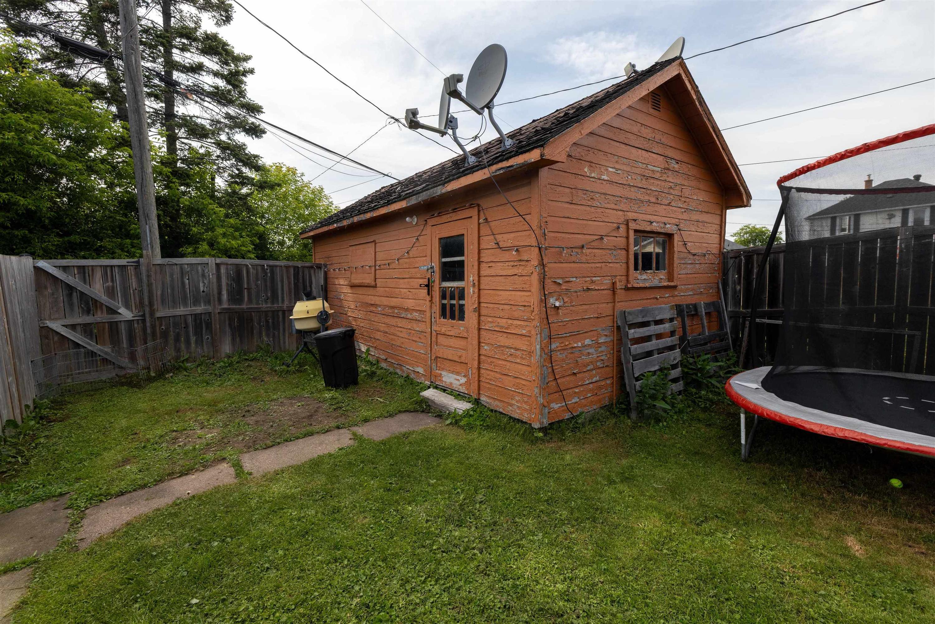 825 Alberta Street, Thunder Bay, ON