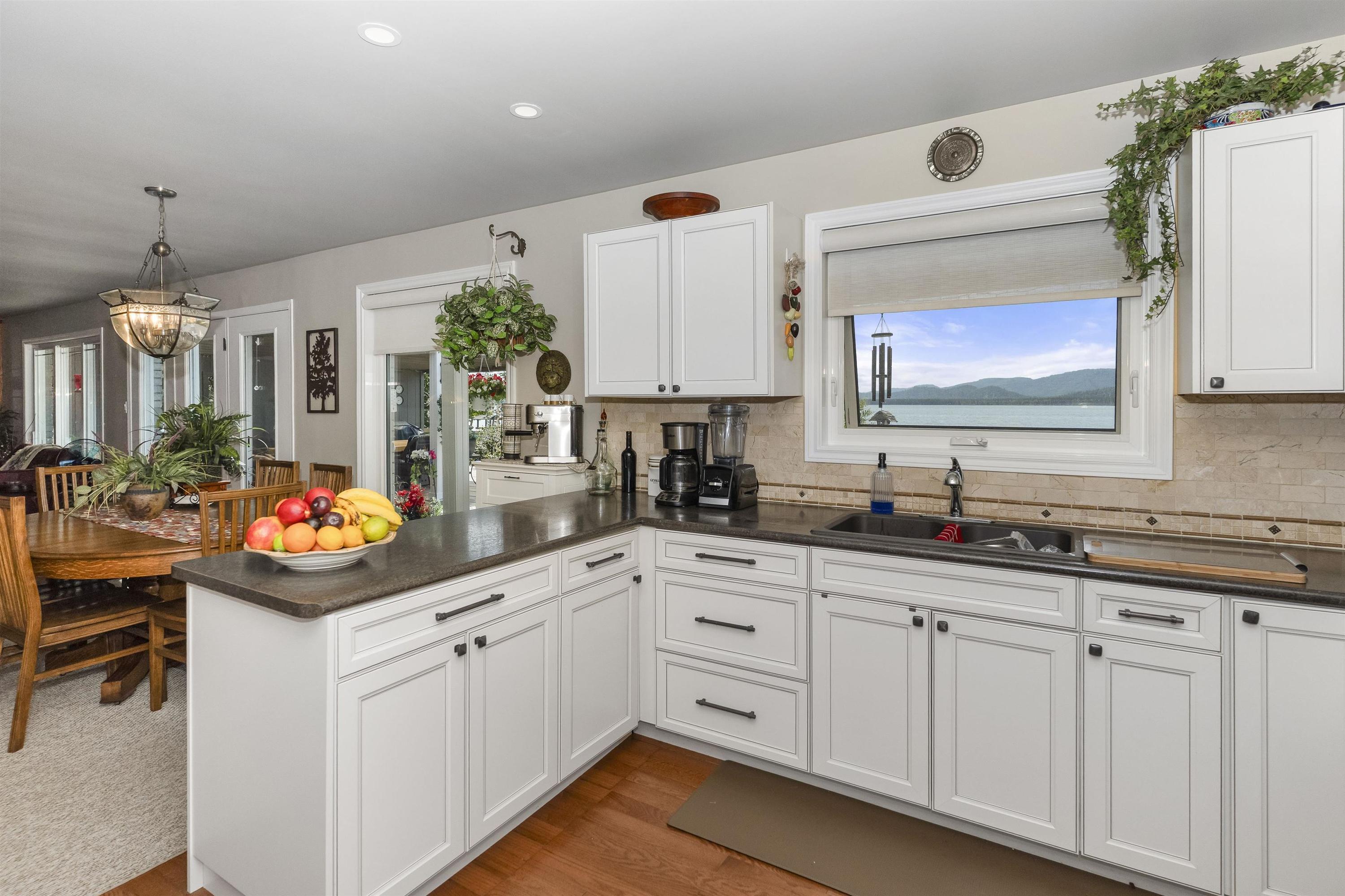 664 Memory Road, Neebing, ON - Indoor Photo Showing Kitchen With Double Sink