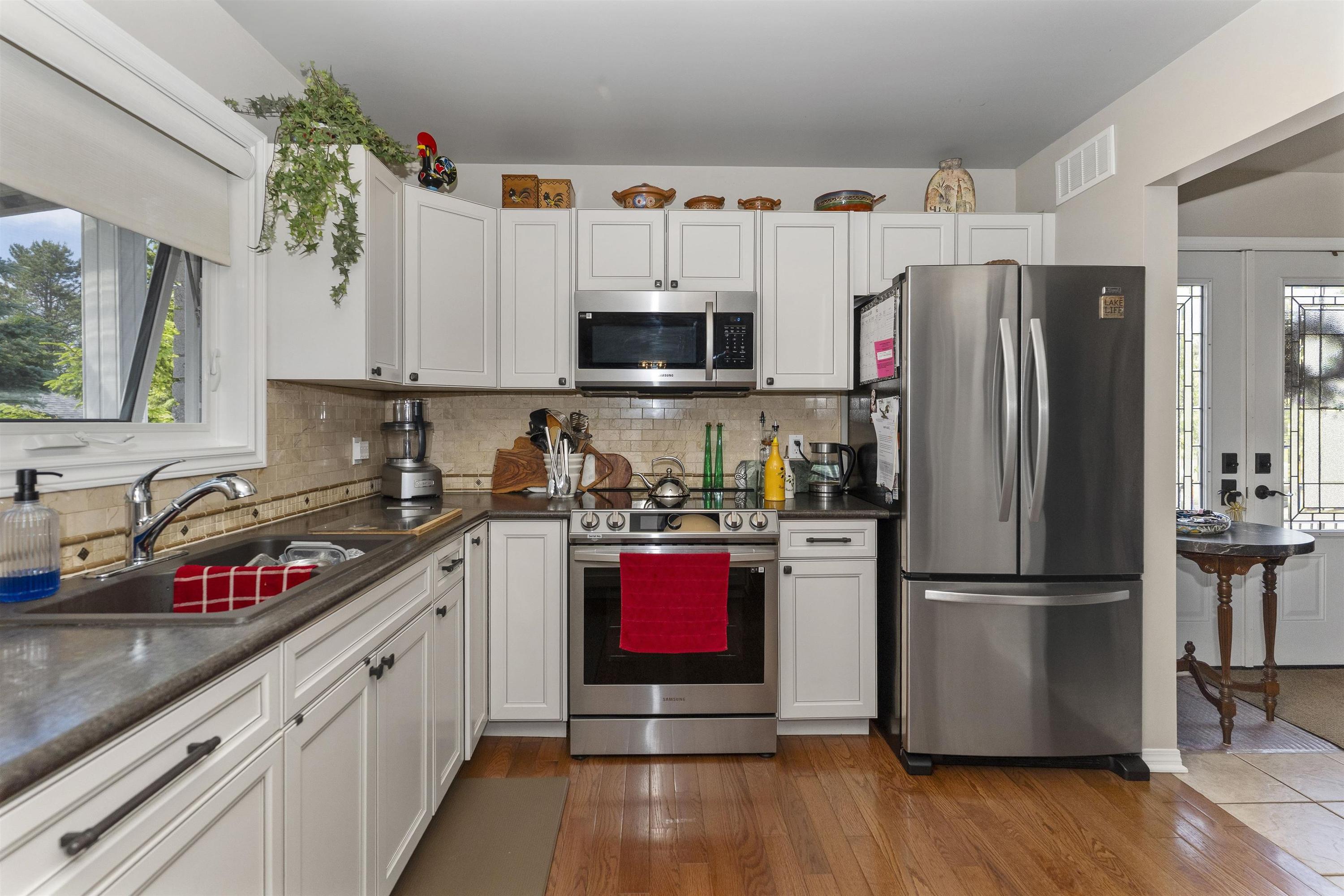664 Memory Road, Neebing, ON - Indoor Photo Showing Kitchen With Double Sink
