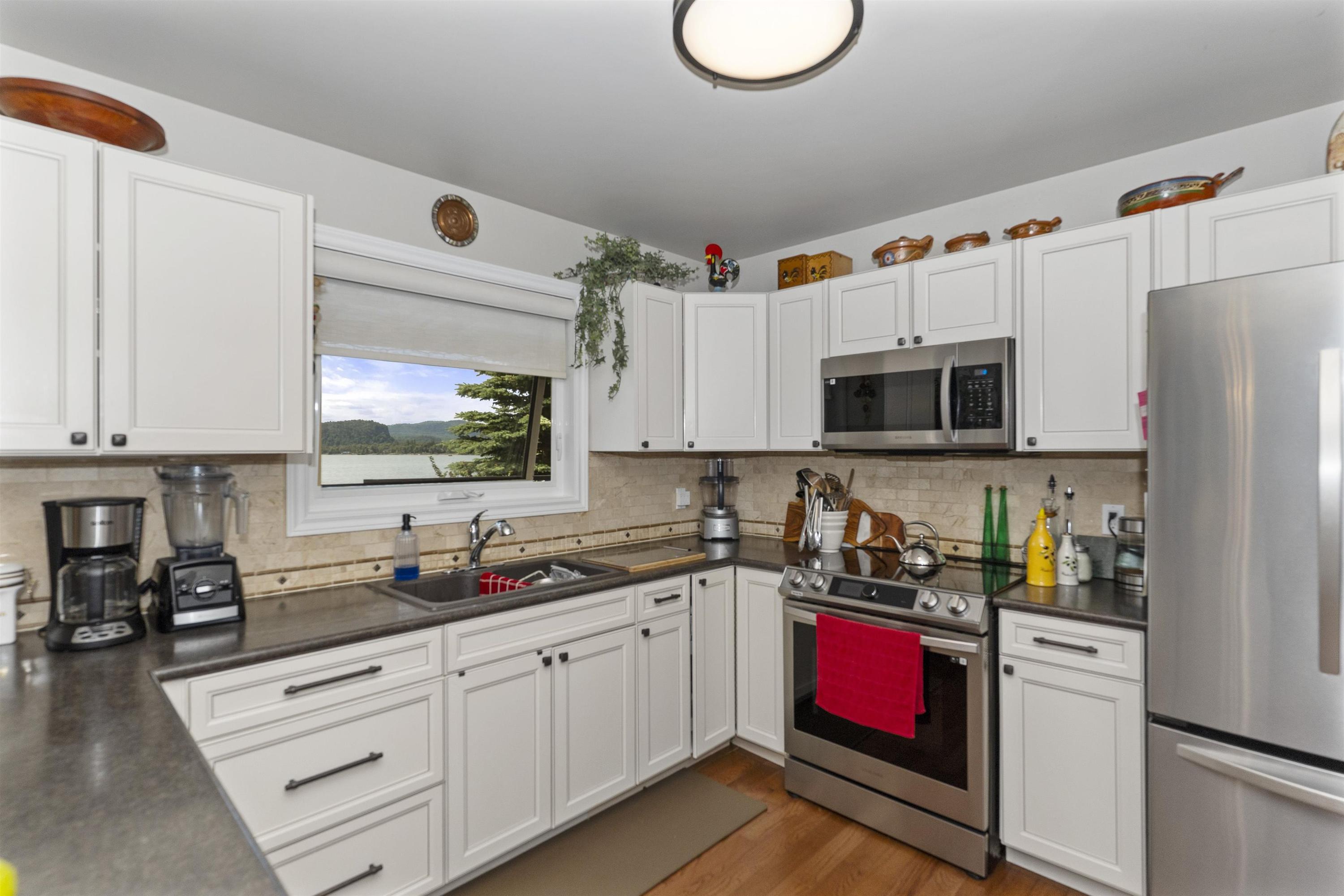664 Memory Road, Neebing, ON - Indoor Photo Showing Kitchen With Double Sink