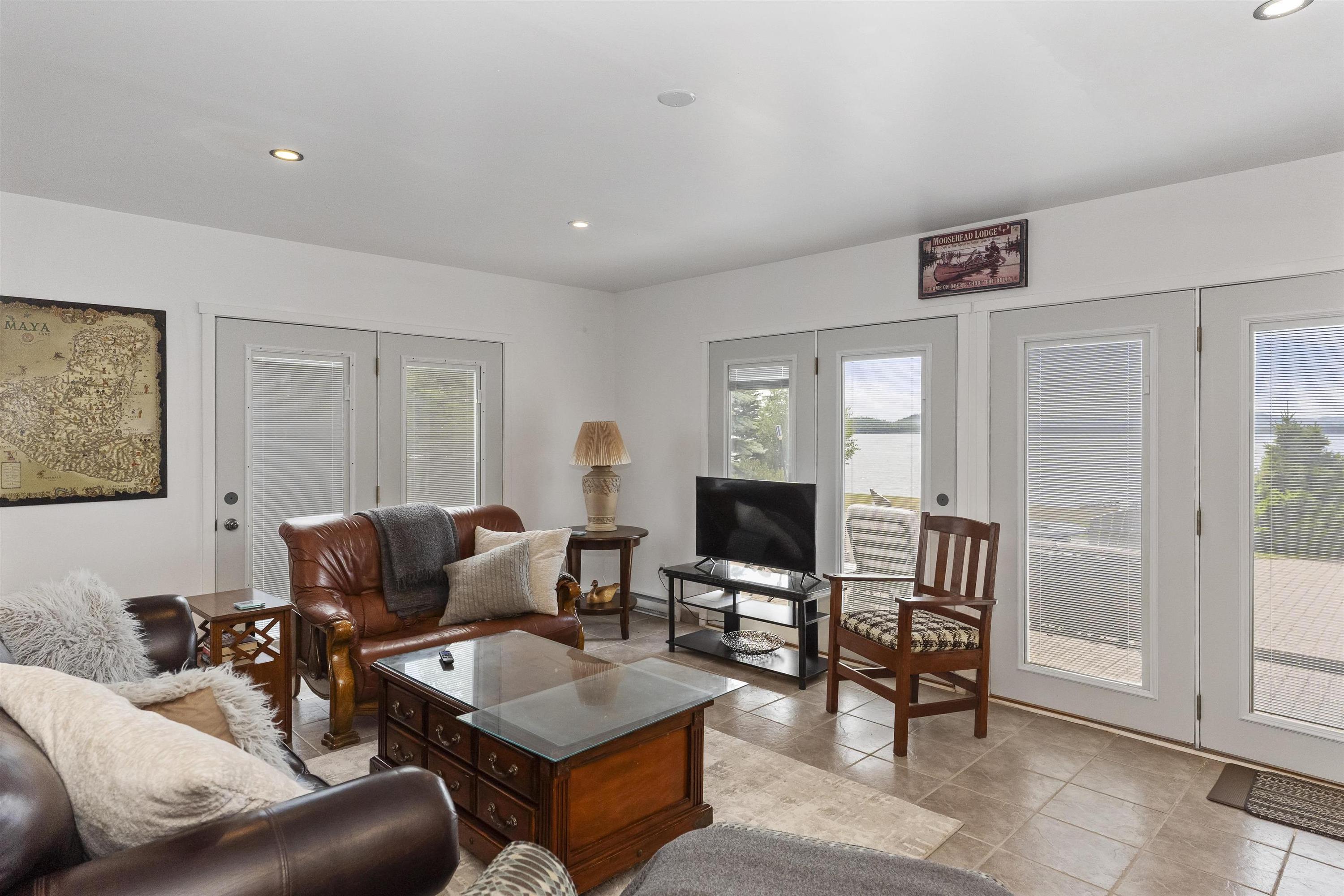 664 Memory Road, Neebing, ON - Indoor Photo Showing Living Room