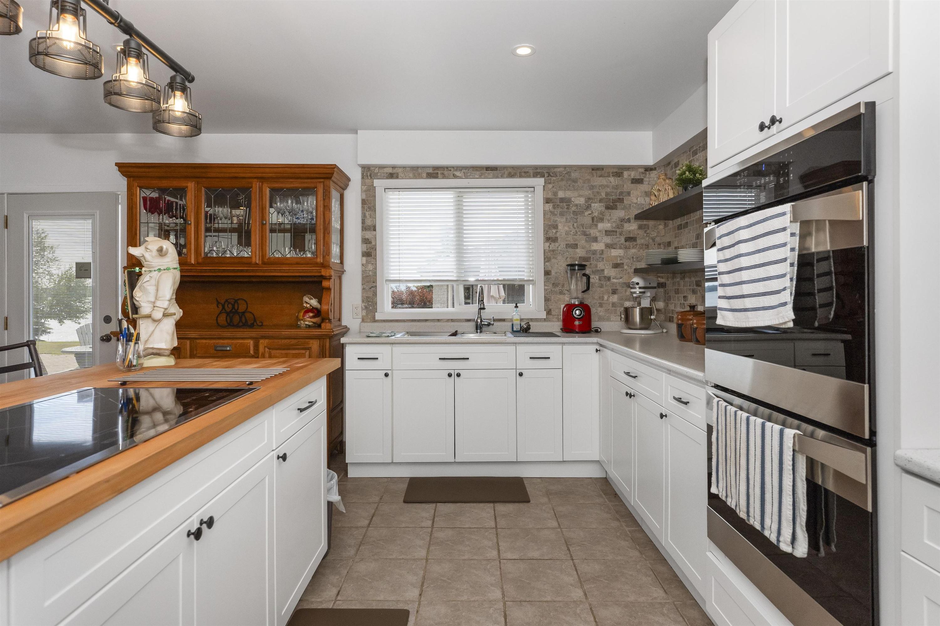 664 Memory Road, Neebing, ON - Indoor Photo Showing Kitchen