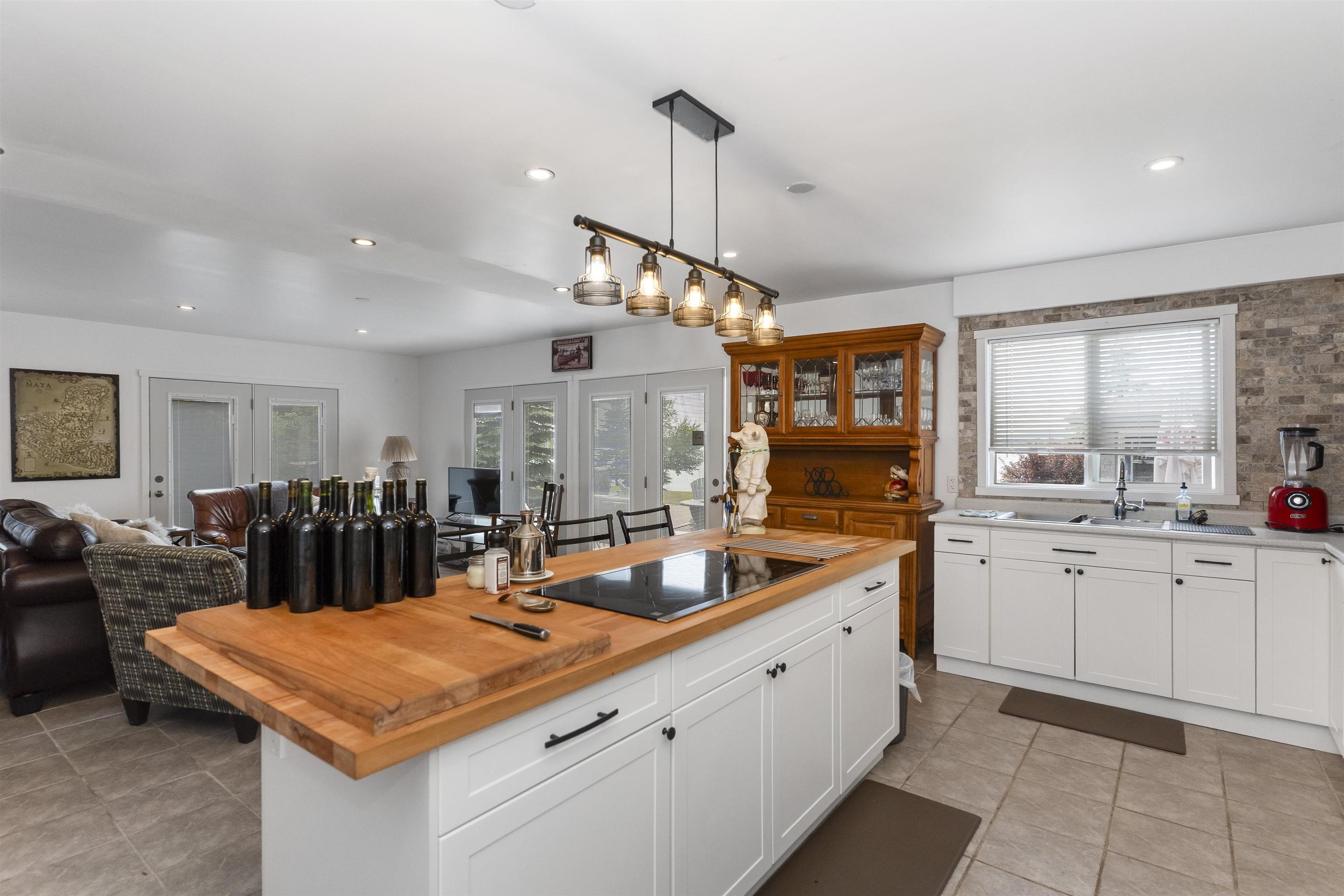 664 Memory Road, Neebing, ON - Indoor Photo Showing Kitchen With Double Sink