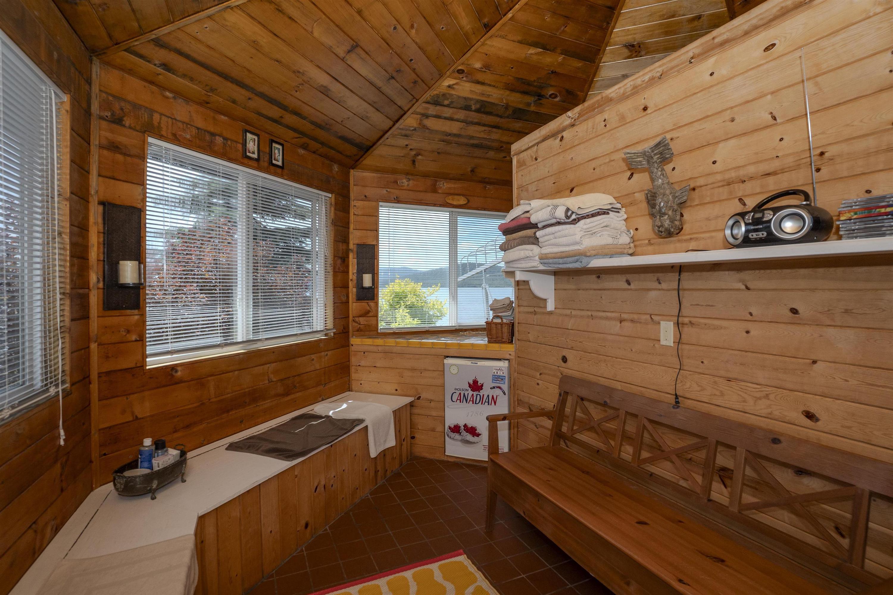 664 Memory Road, Neebing, ON - Indoor Photo Showing Other Room