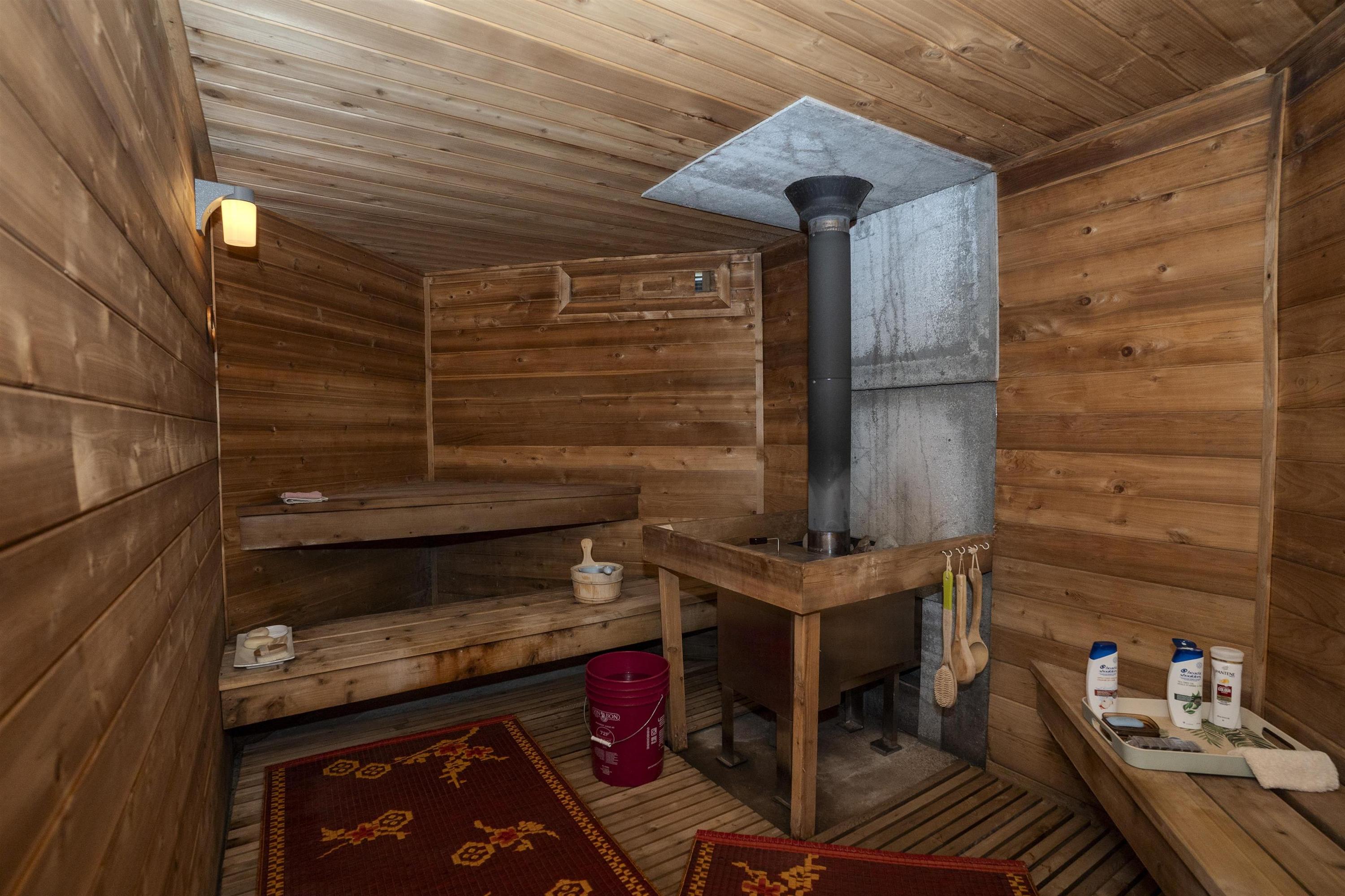 664 Memory Road, Neebing, ON - Indoor Photo Showing Other Room