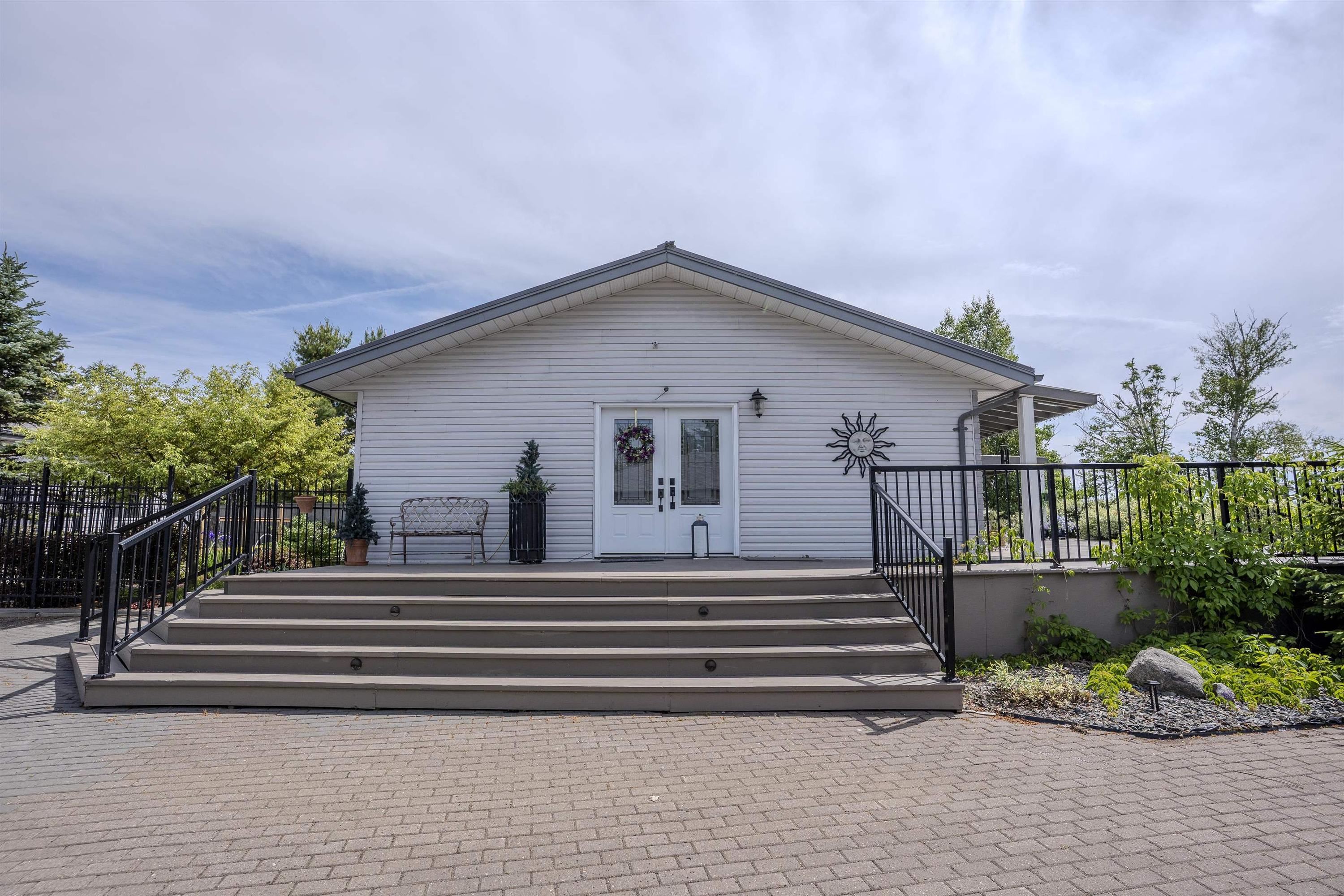 664 Memory Road, Neebing, ON - Outdoor With Deck Patio Veranda