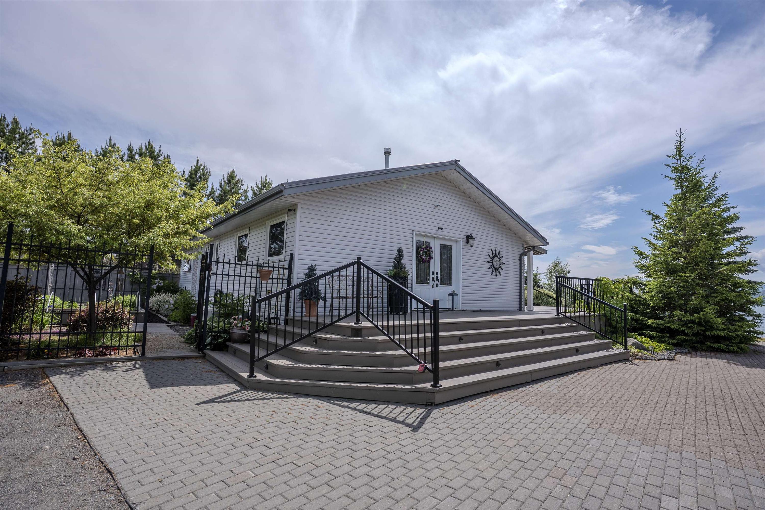 664 Memory Road, Neebing, ON - Outdoor