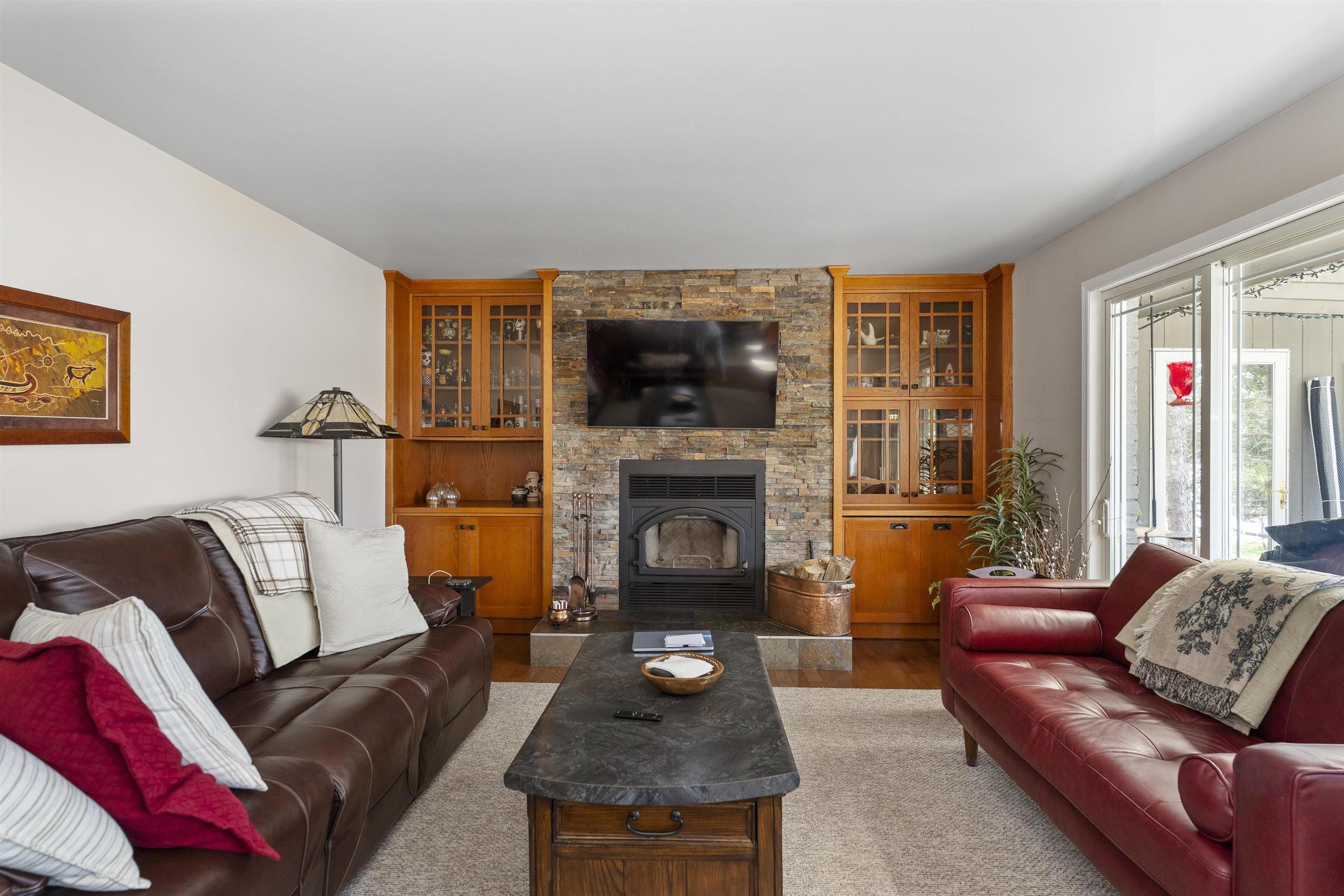 664 Memory Road, Neebing, ON - Indoor Photo Showing Living Room With Fireplace