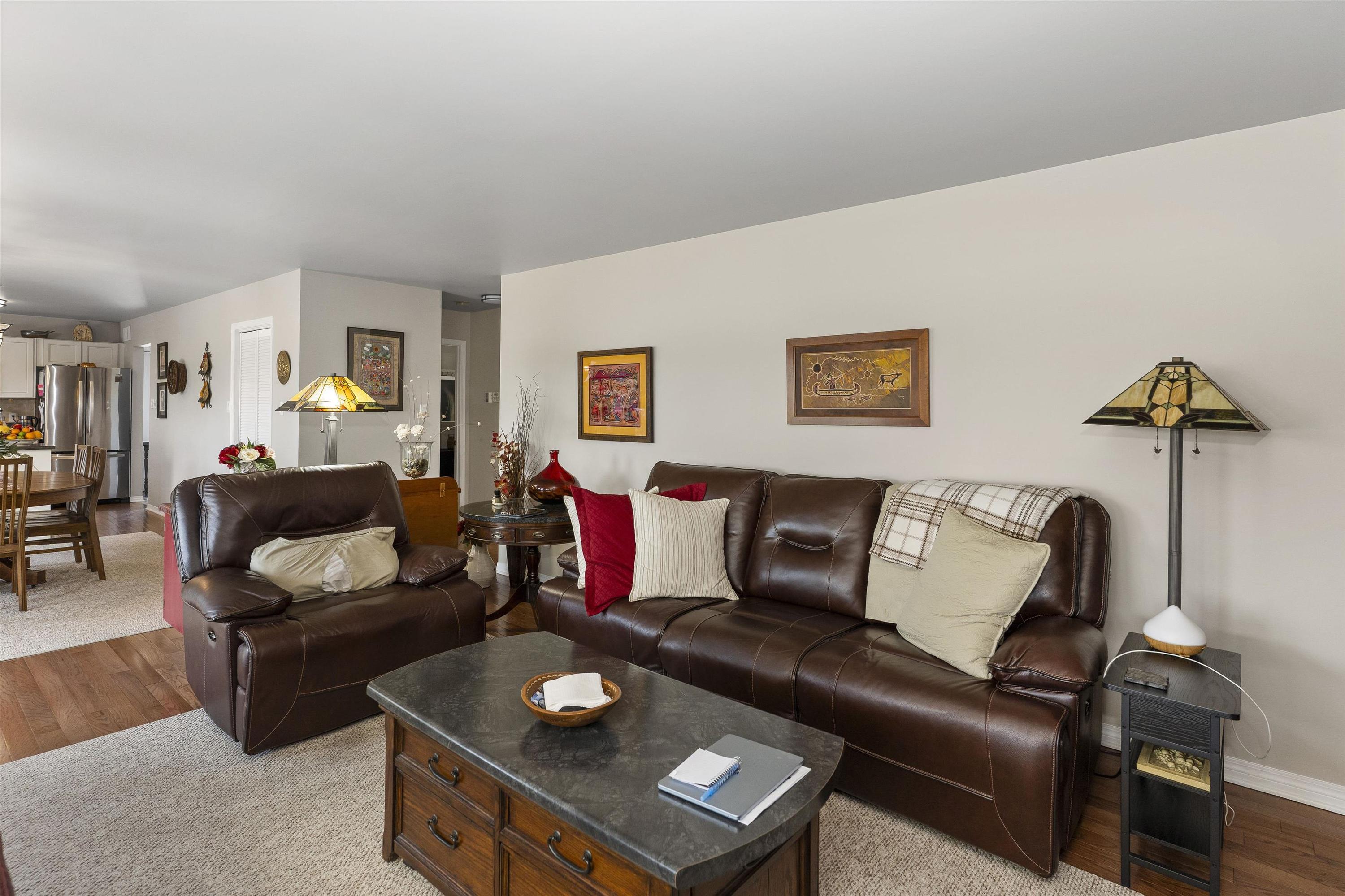 664 Memory Road, Neebing, ON - Indoor Photo Showing Living Room