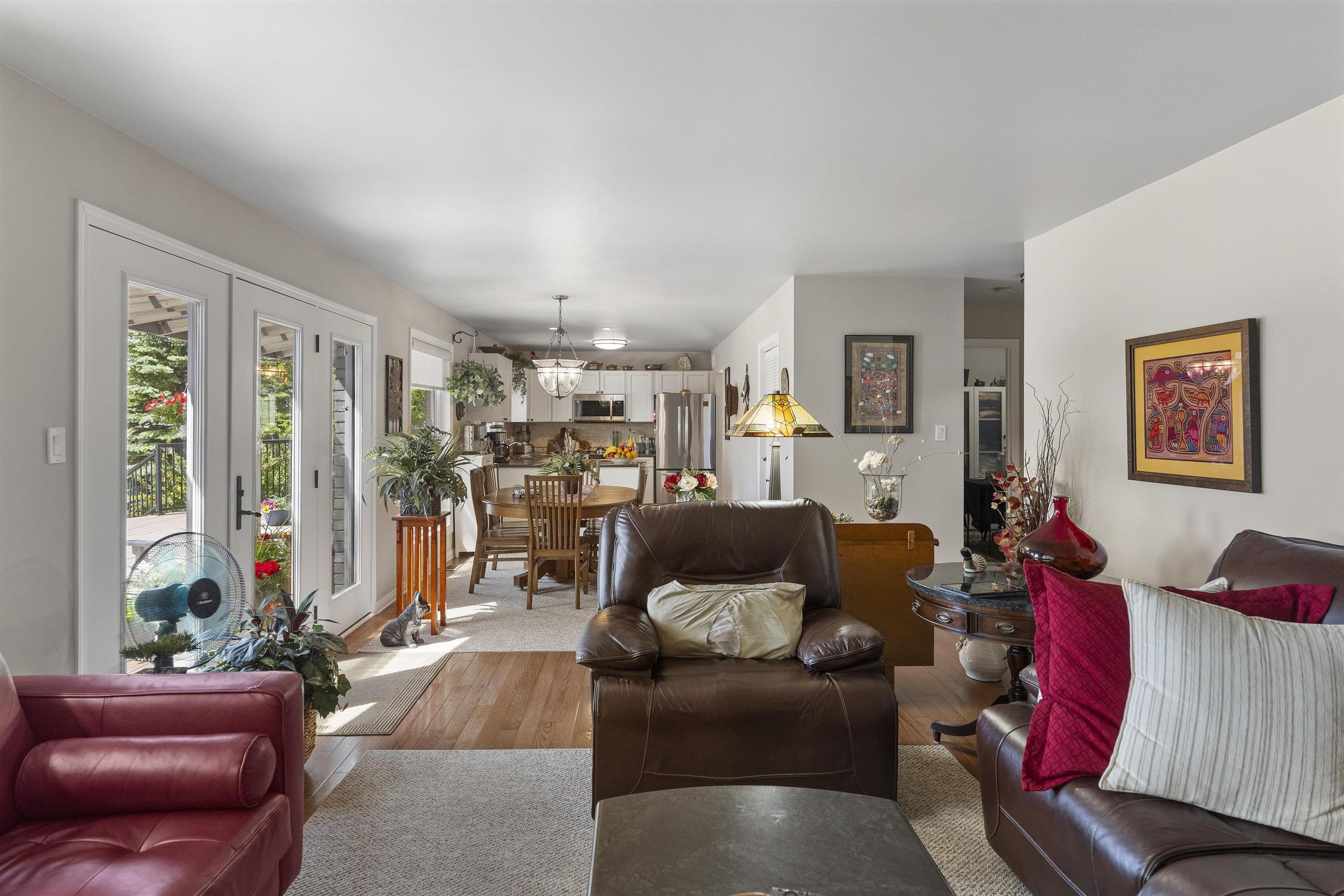 664 Memory Road, Neebing, ON - Indoor Photo Showing Living Room