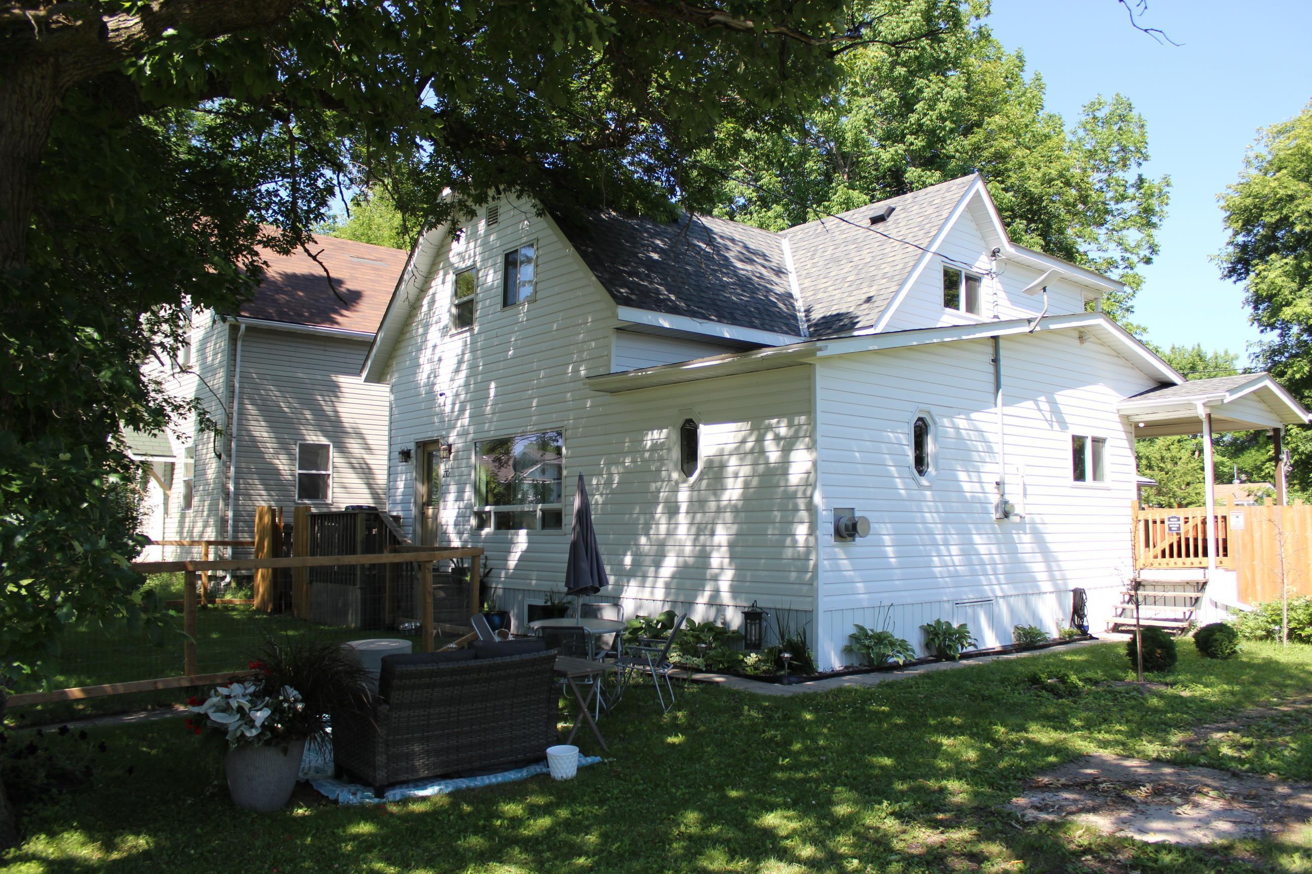 210 Fifth St, Rainy River, ON