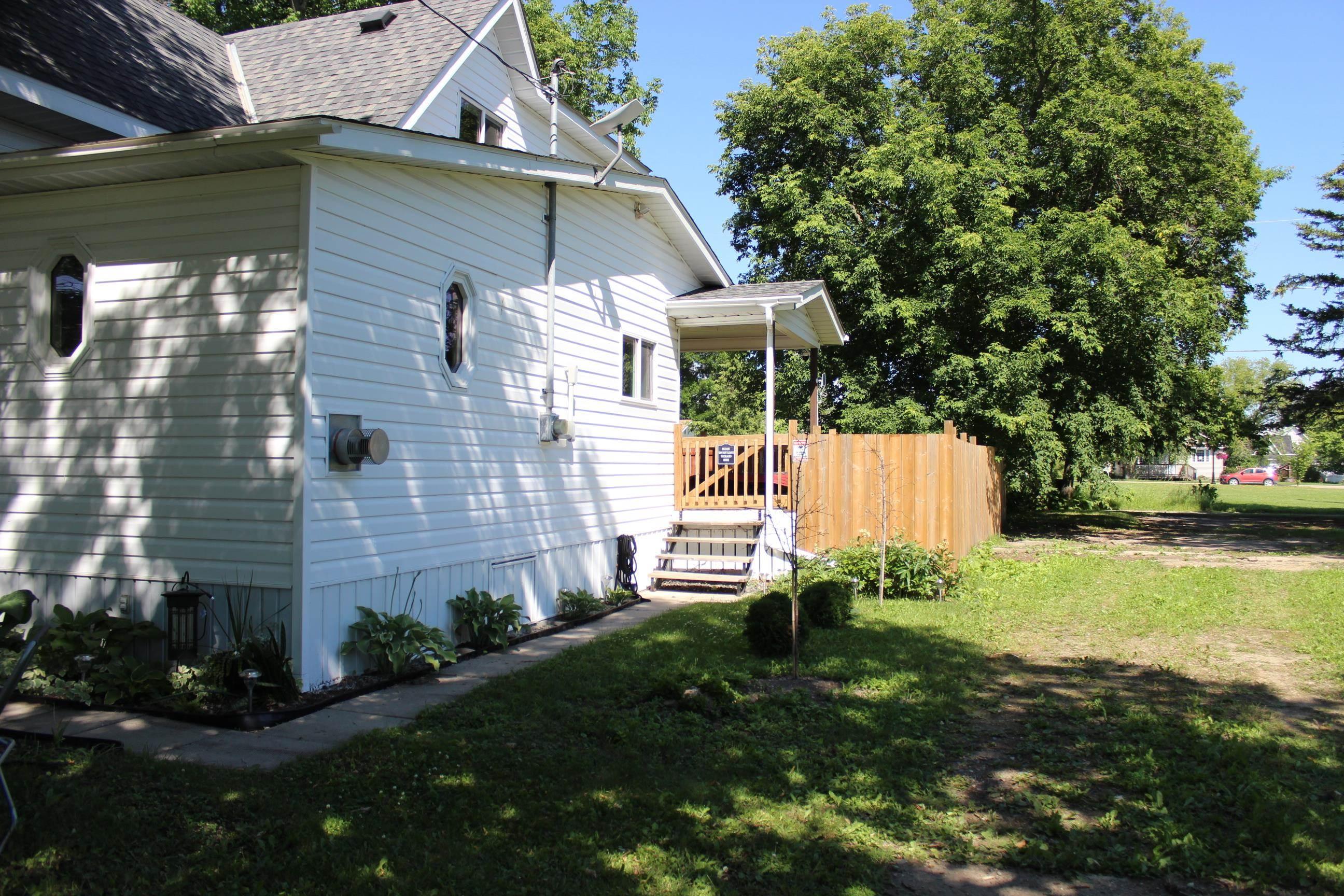 210 Fifth St, Rainy River, ON