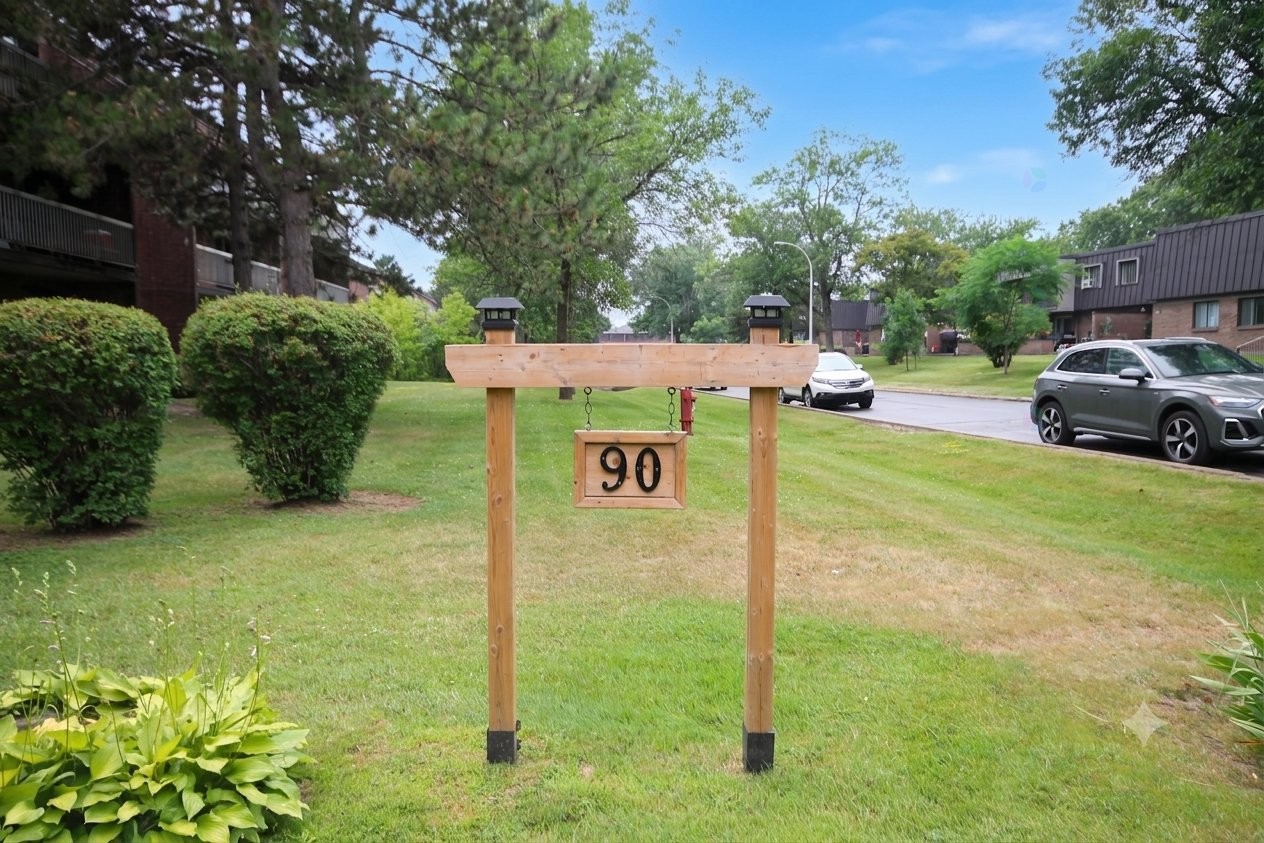 Exterior - 202-90 Crois. Elgin, Beaconsfield, QC