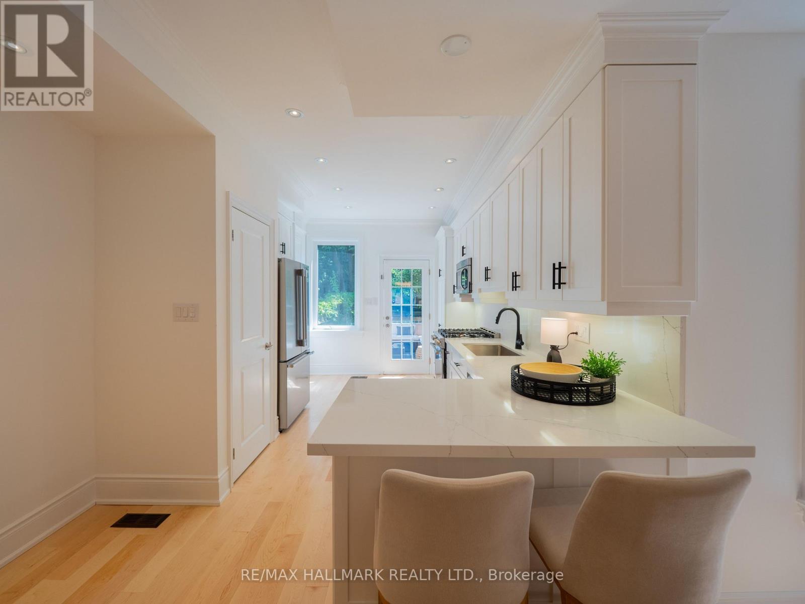 65 Hampton Avenue, Toronto, ON
