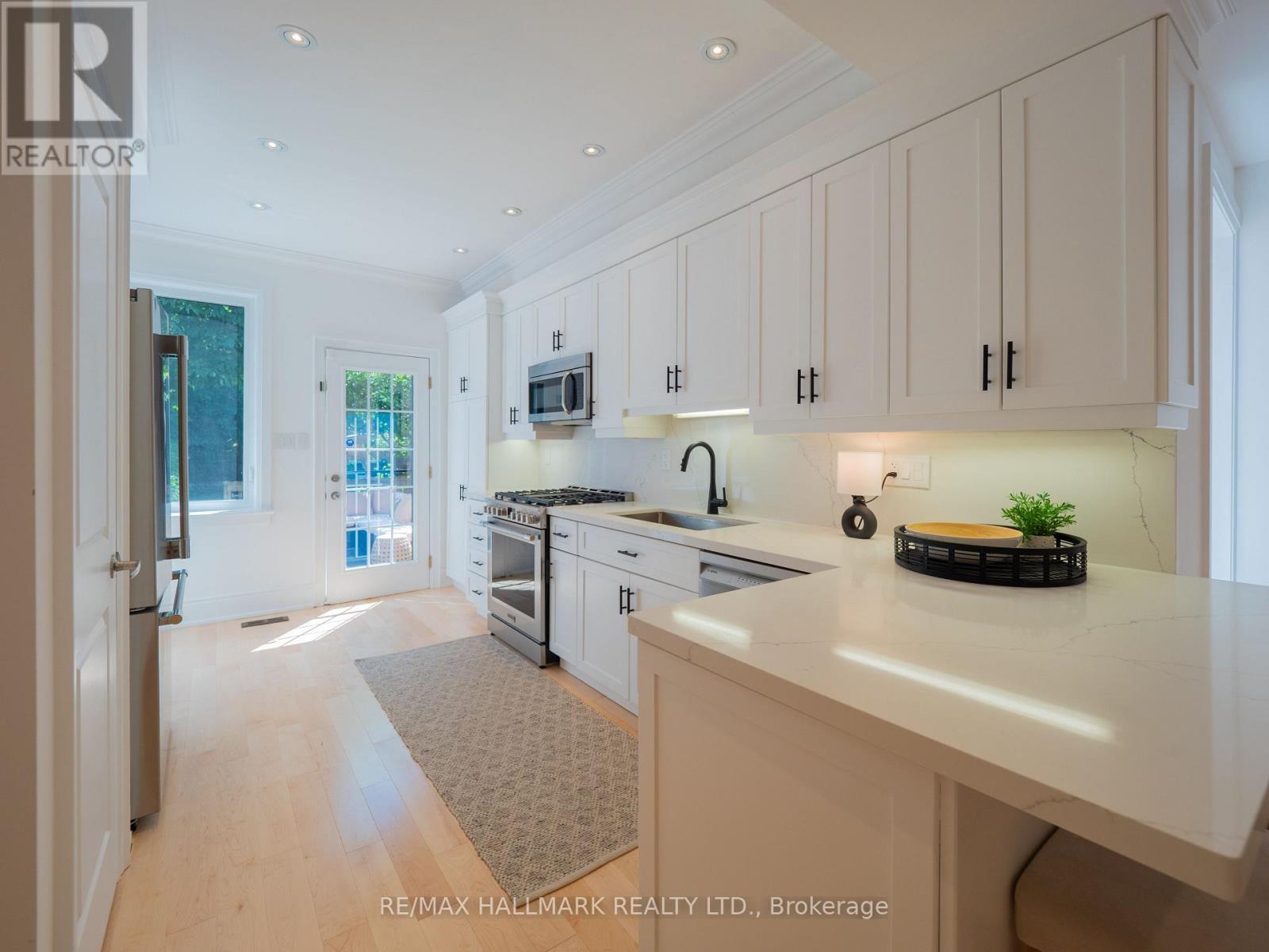 65 Hampton Avenue, Toronto, ON