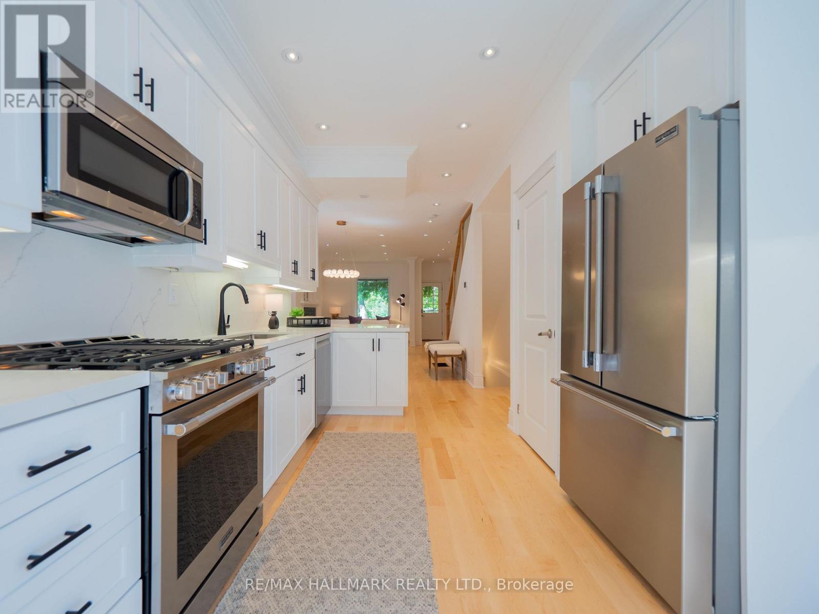 65 Hampton Avenue, Toronto, ON