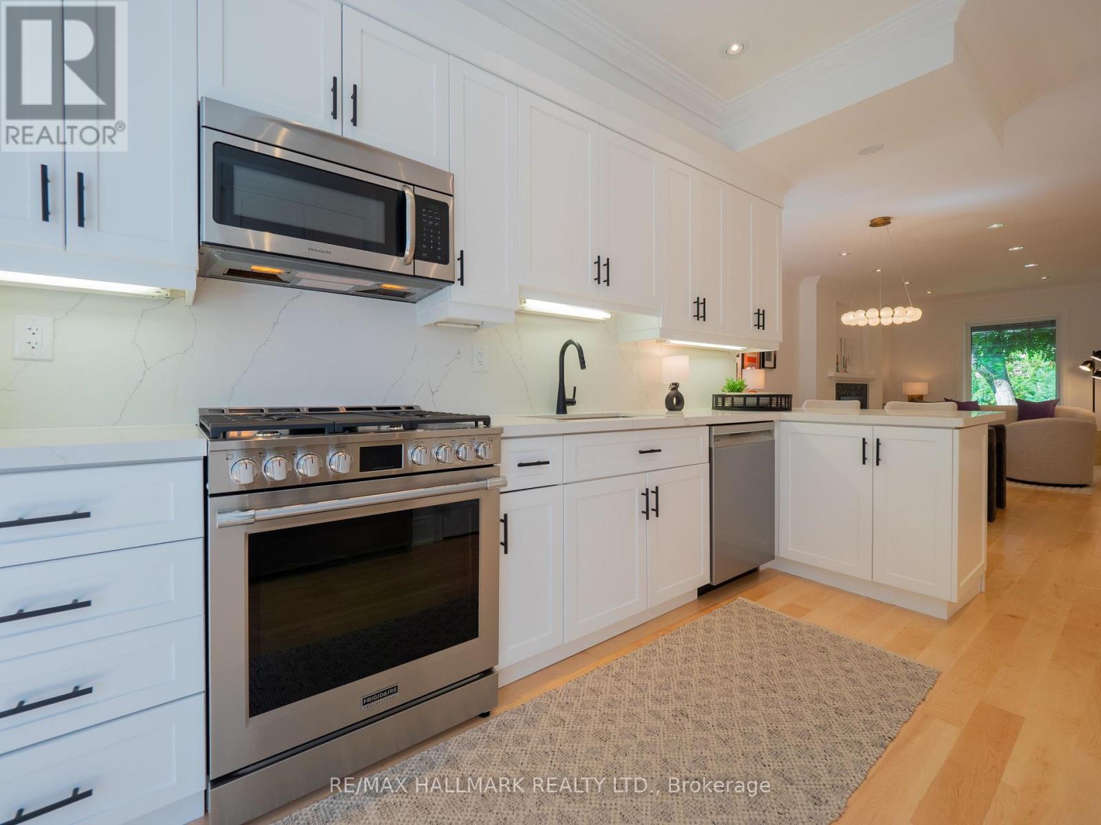 65 Hampton Avenue, Toronto, ON