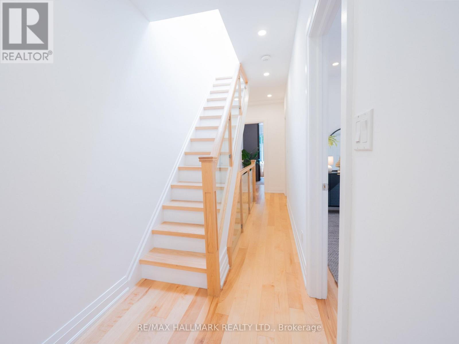 65 Hampton Avenue, Toronto, ON