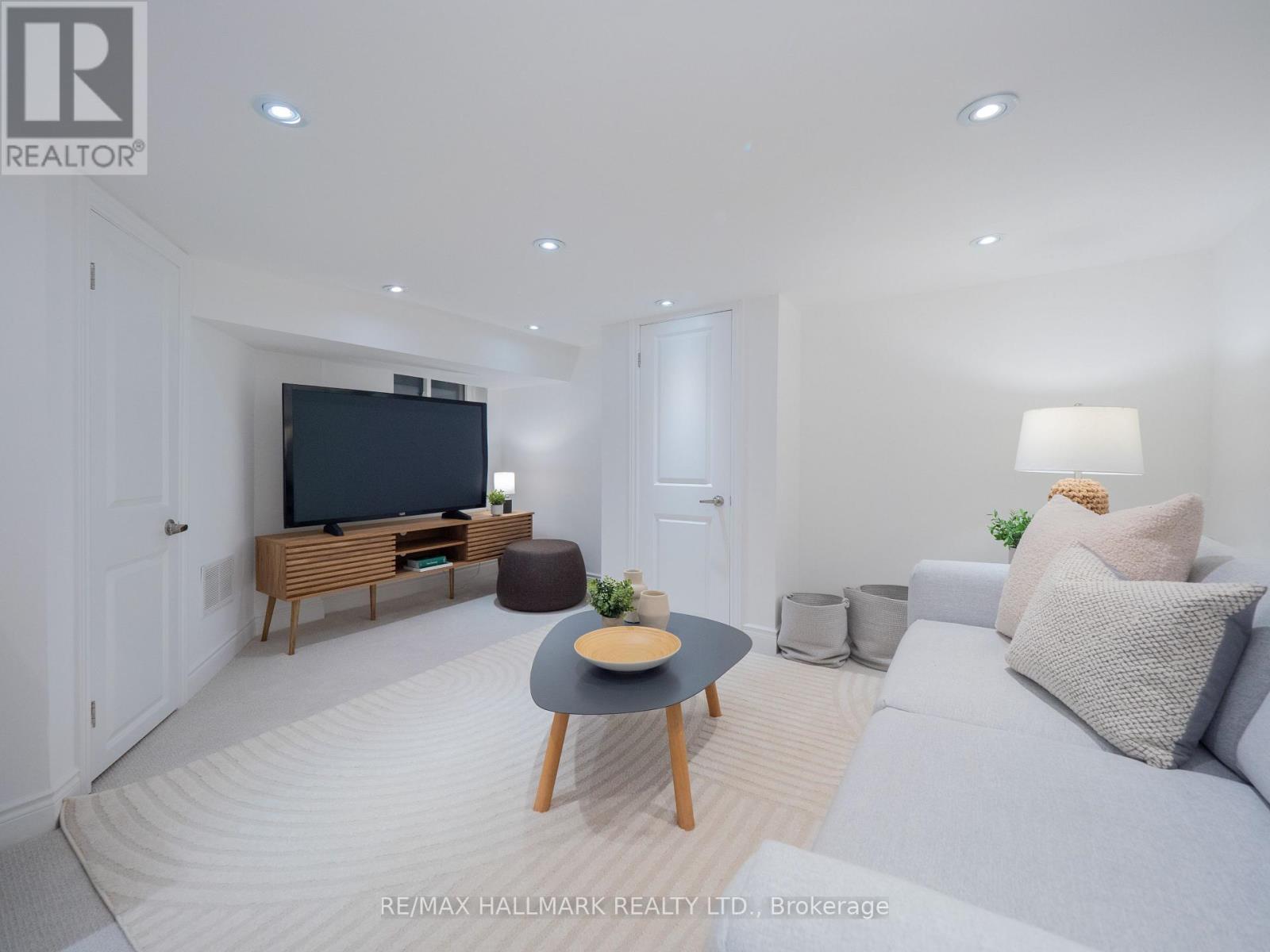 65 Hampton Avenue, Toronto, ON