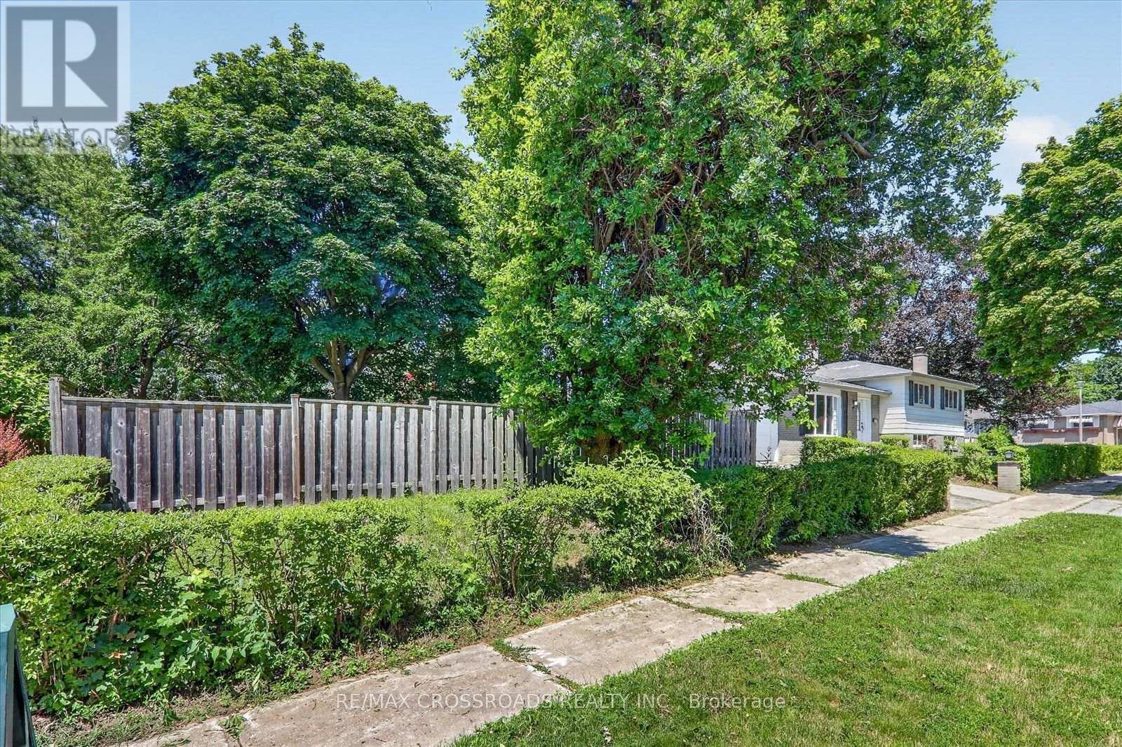 10 Gillbank Crescent S, Toronto, ON - Outdoor