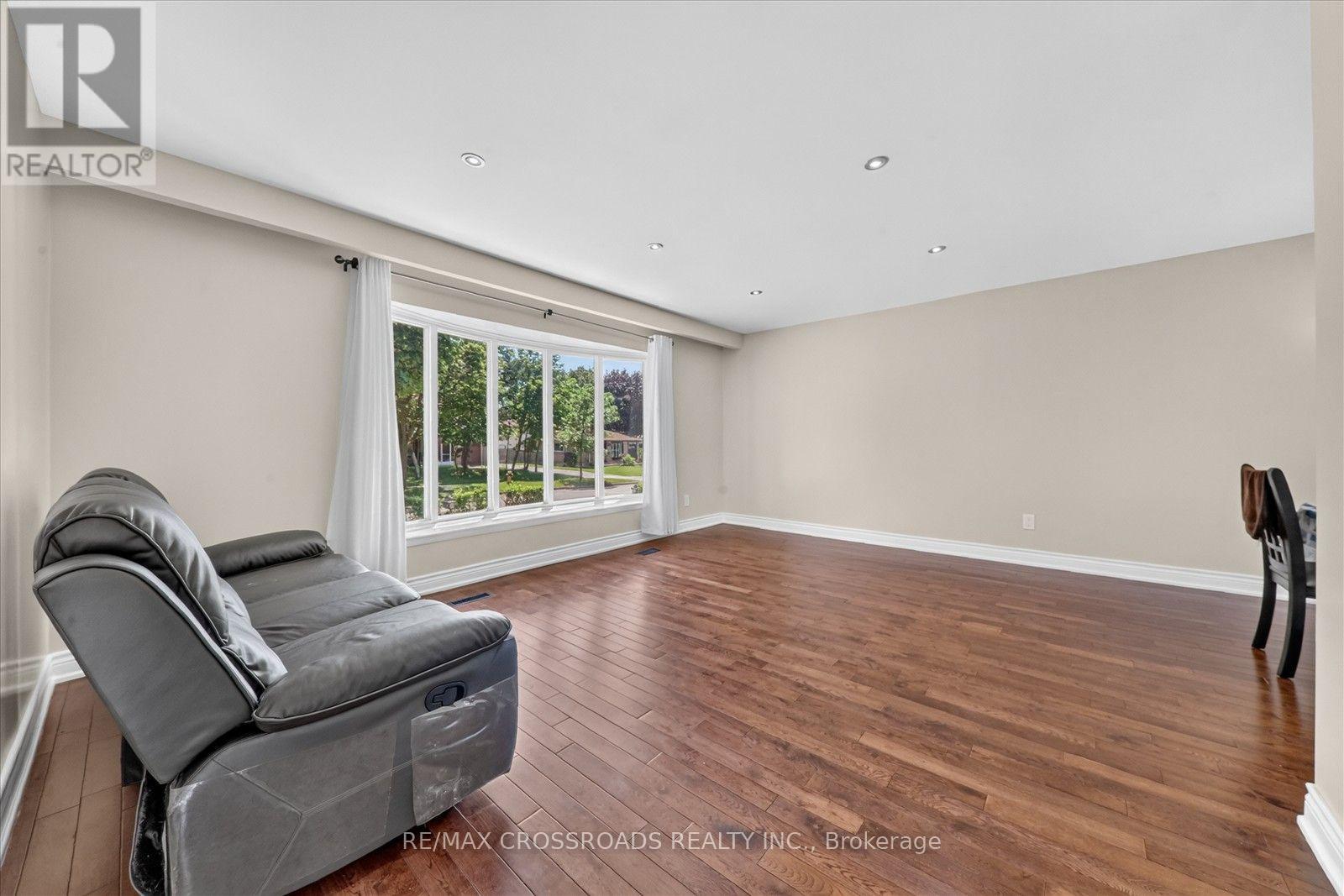 10 Gillbank Crescent S, Toronto, ON - Indoor