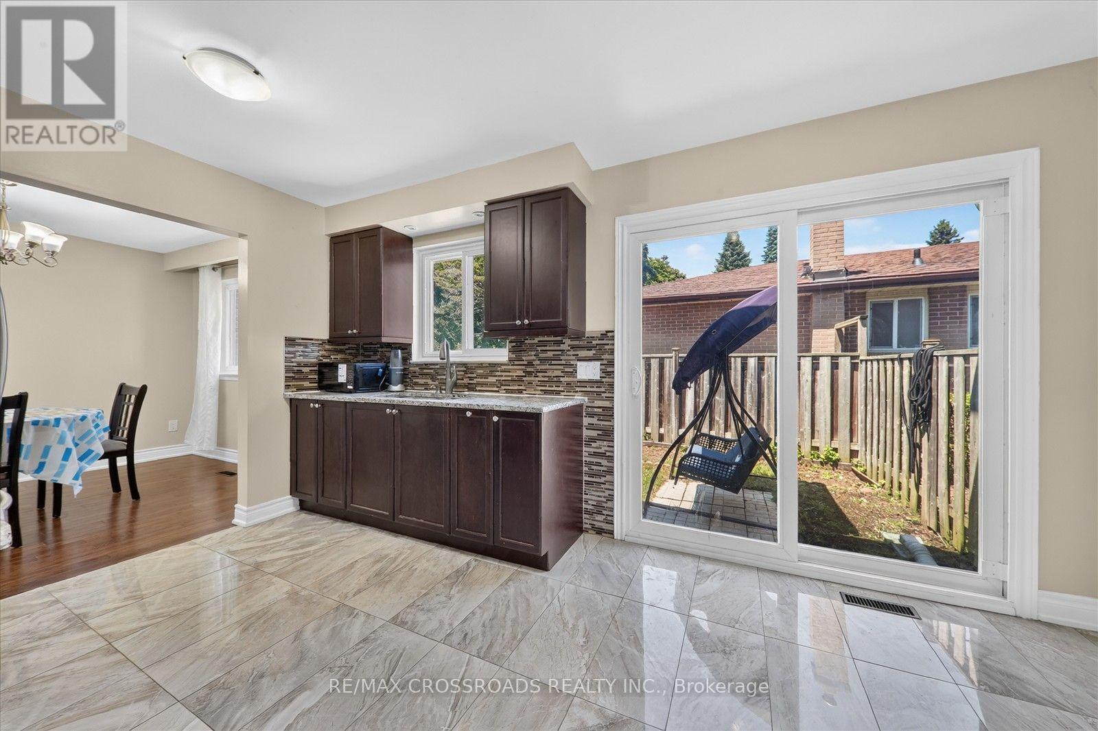 10 Gillbank Crescent S, Toronto, ON - Indoor