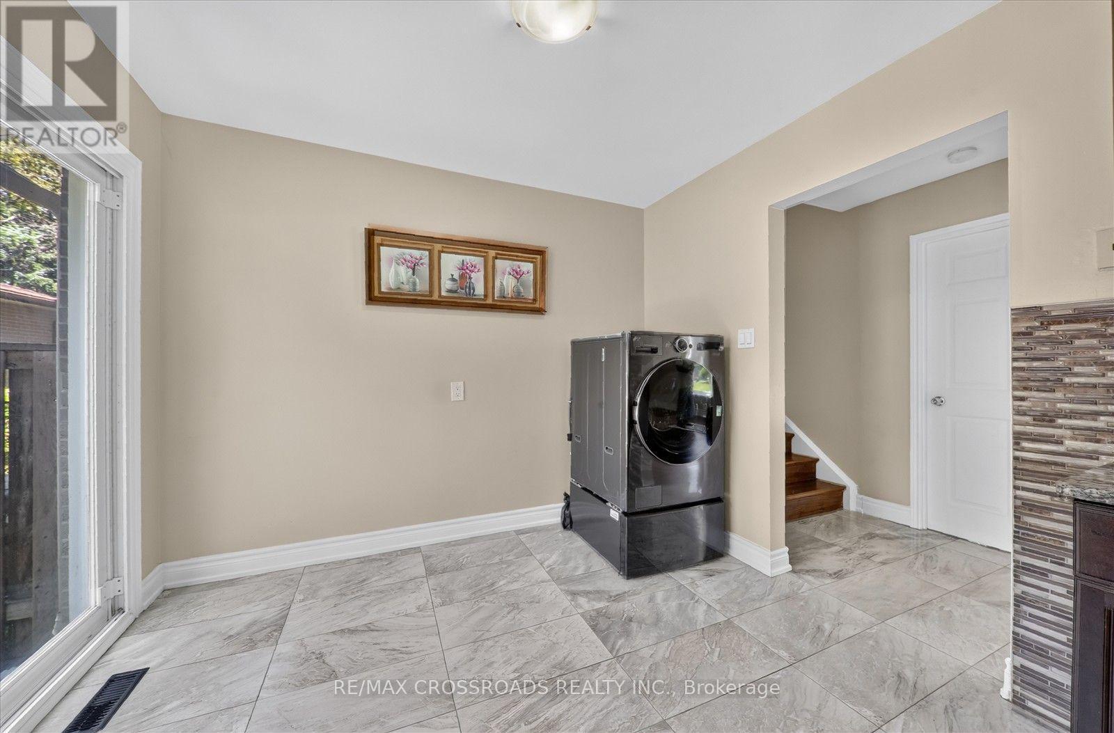 10 Gillbank Crescent S, Toronto, ON - Indoor Photo Showing Laundry Room