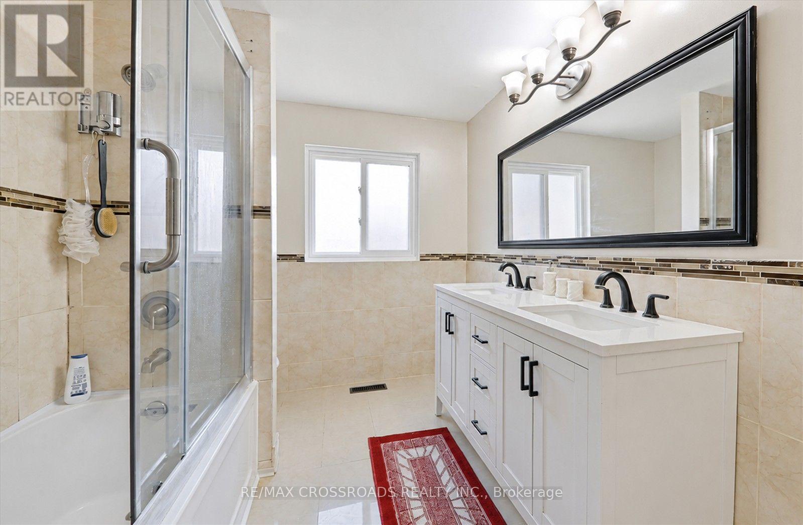 10 Gillbank Crescent S, Toronto, ON - Indoor Photo Showing Bathroom