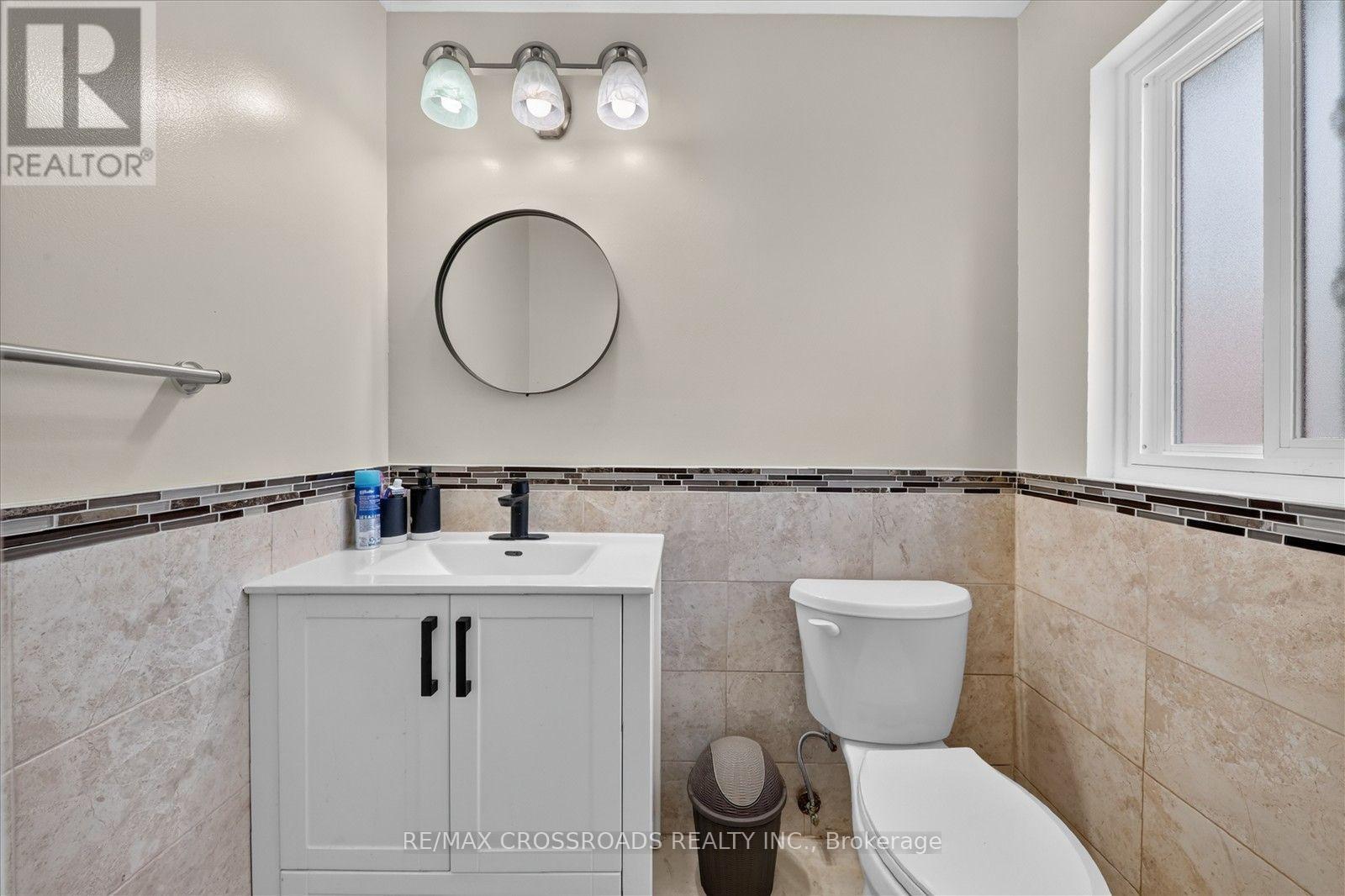 10 Gillbank Crescent S, Toronto, ON - Indoor Photo Showing Bathroom