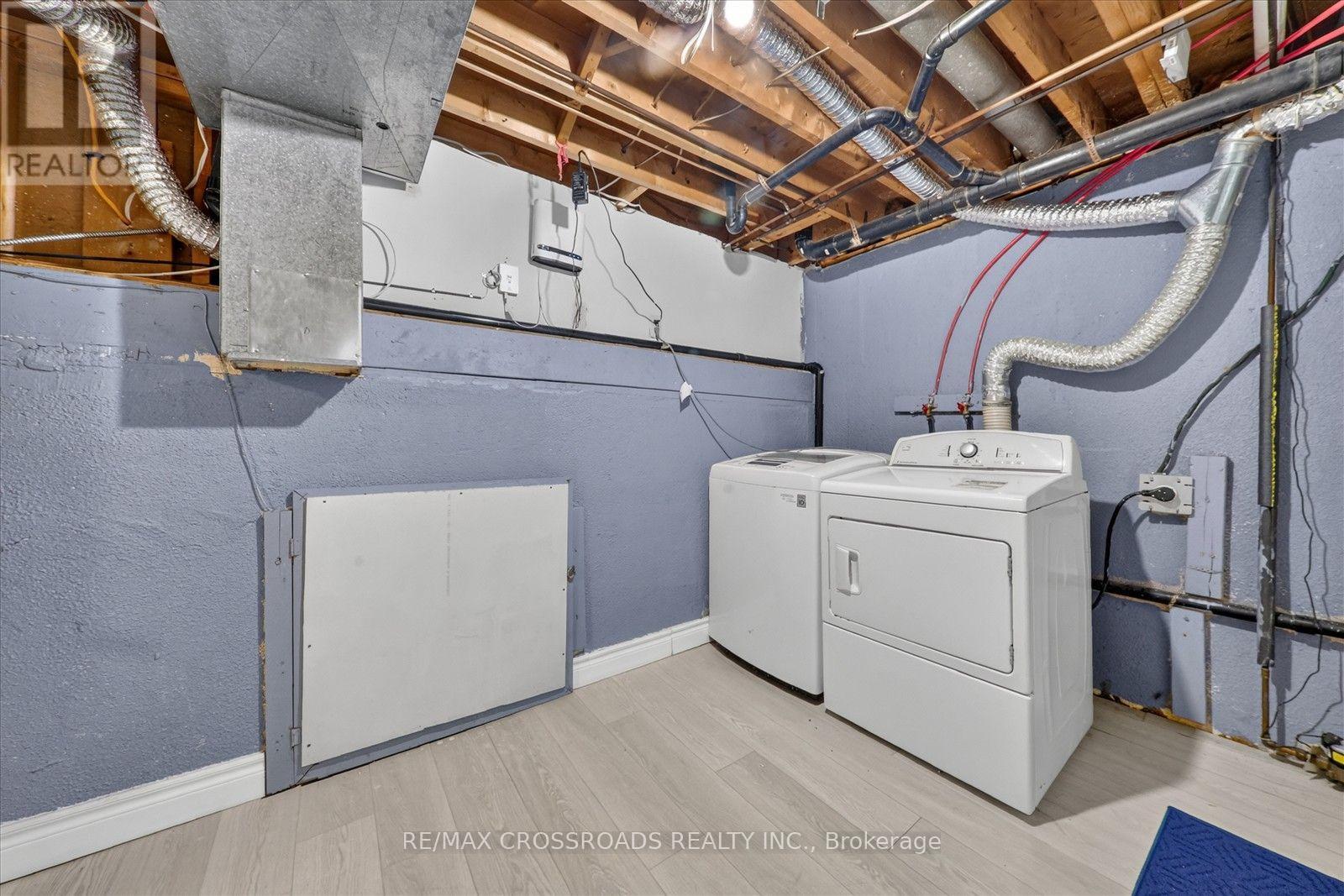 10 Gillbank Crescent S, Toronto, ON - Indoor Photo Showing Laundry Room
