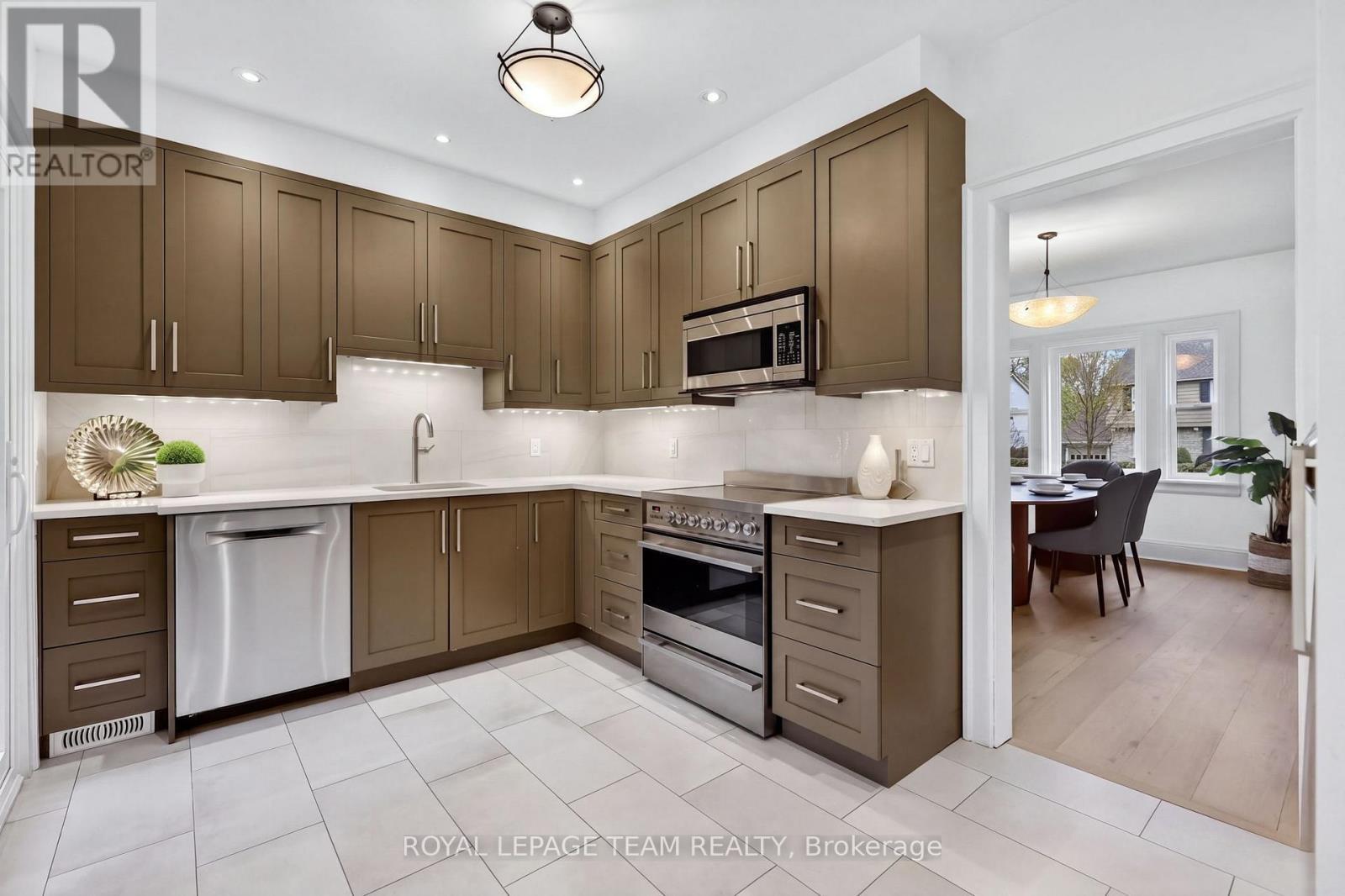131 Acacia Avenue, Ottawa, ON
