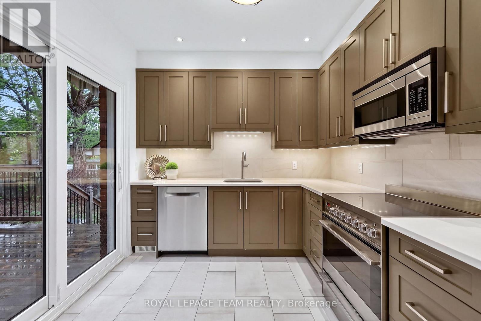 131 Acacia Avenue, Ottawa, ON