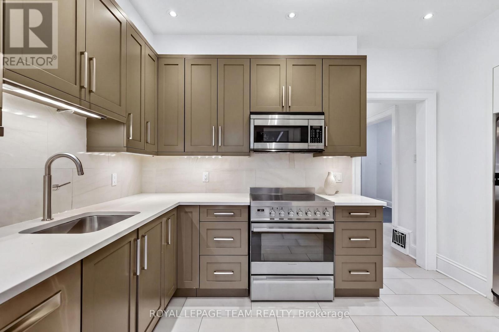 131 Acacia Avenue, Ottawa, ON