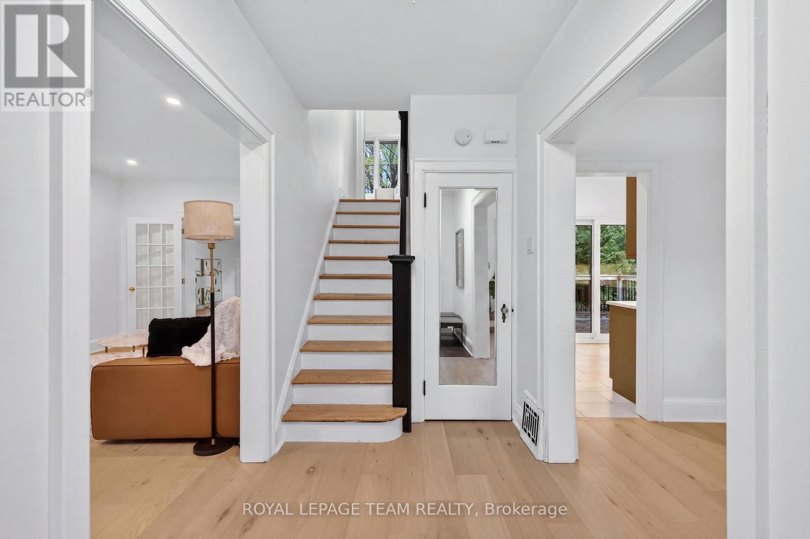 131 Acacia Avenue, Ottawa, ON