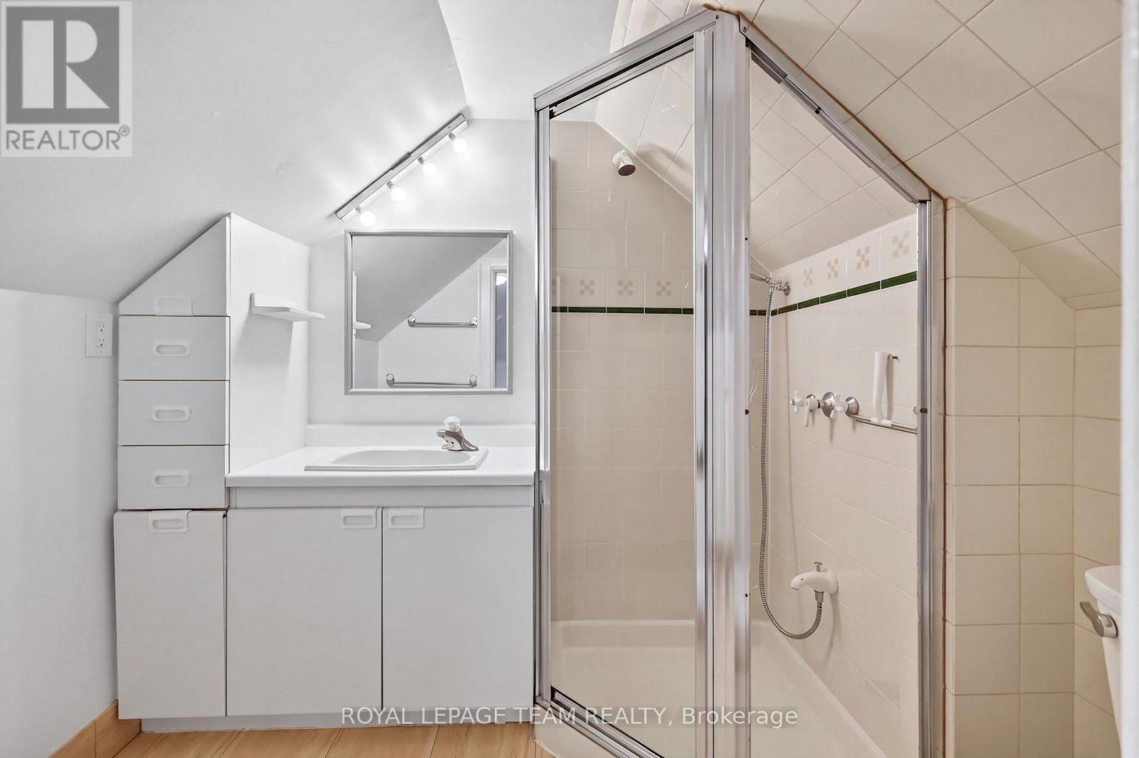 131 Acacia Avenue, Ottawa, ON