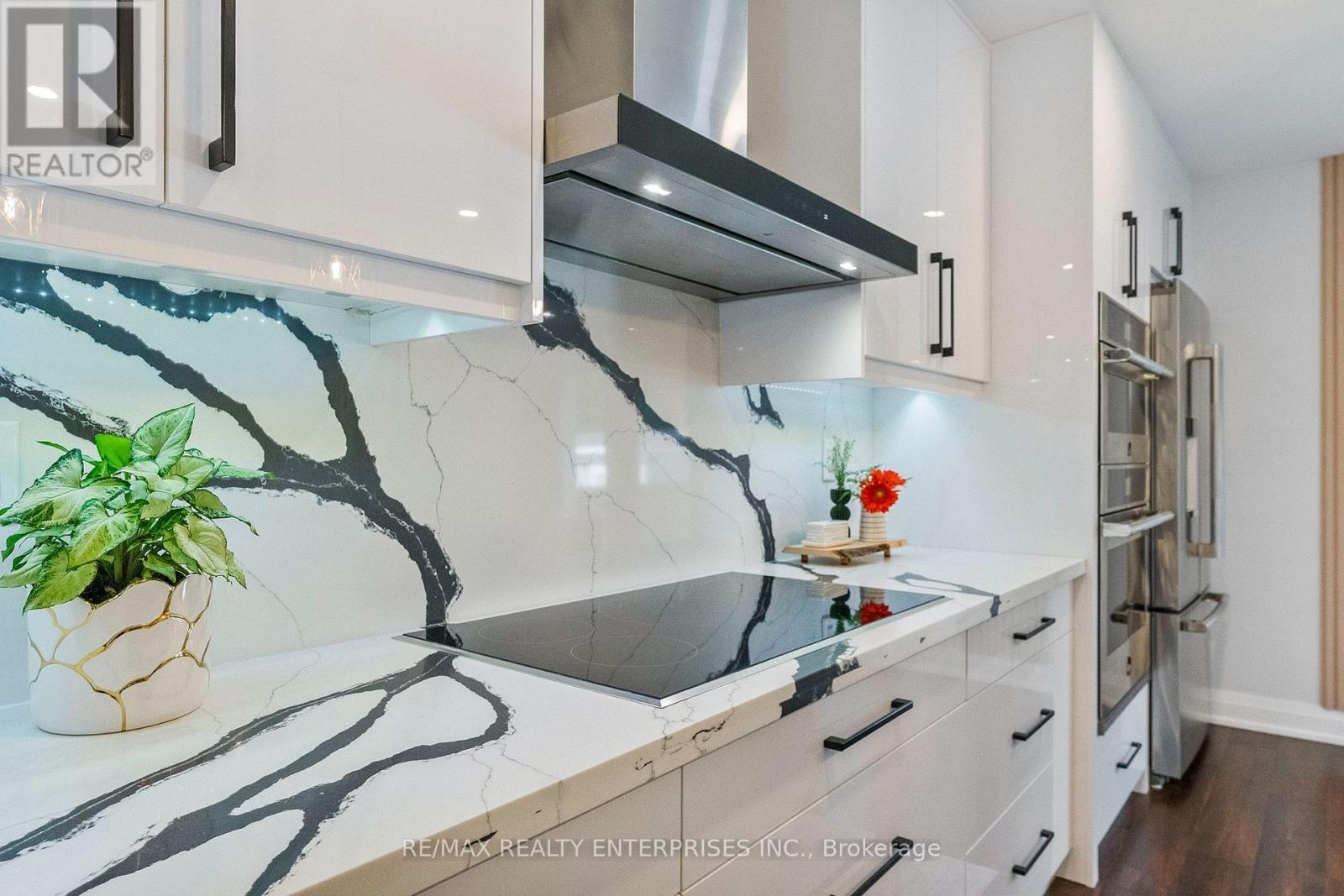 1829 Barsuda Drive, Mississauga, ON - Indoor Photo Showing Kitchen