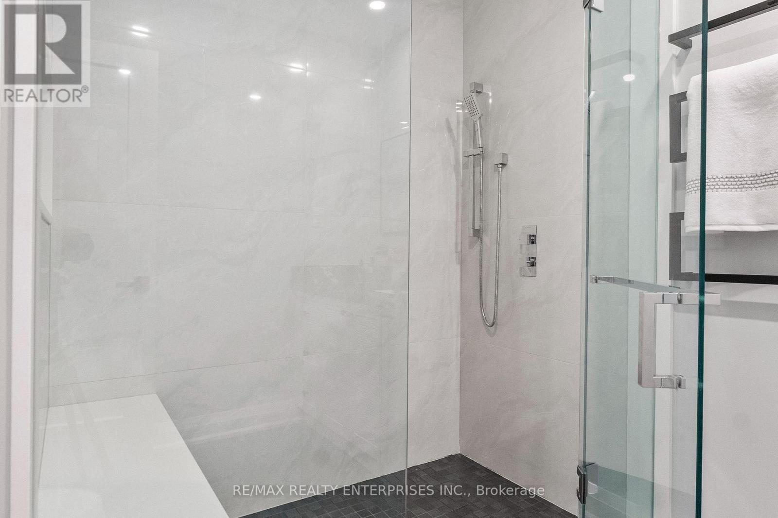 1829 Barsuda Drive, Mississauga, ON - Indoor Photo Showing Bathroom