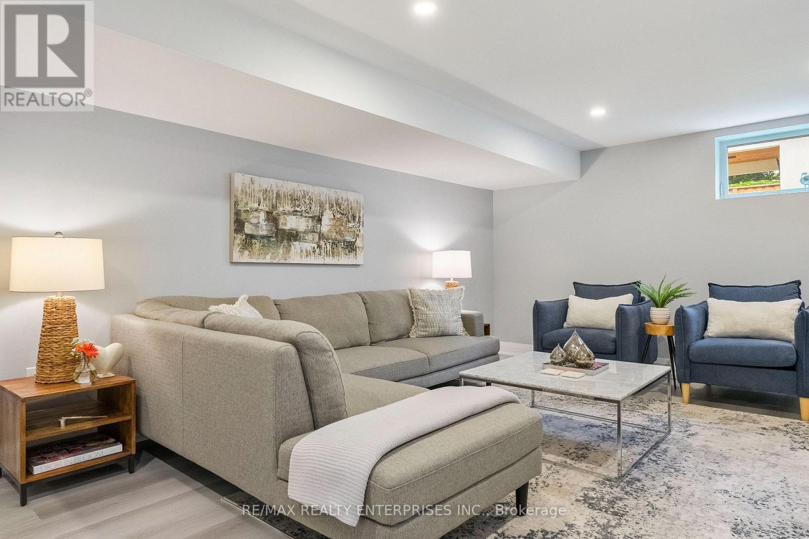 1829 Barsuda Drive, Mississauga, ON - Indoor Photo Showing Living Room